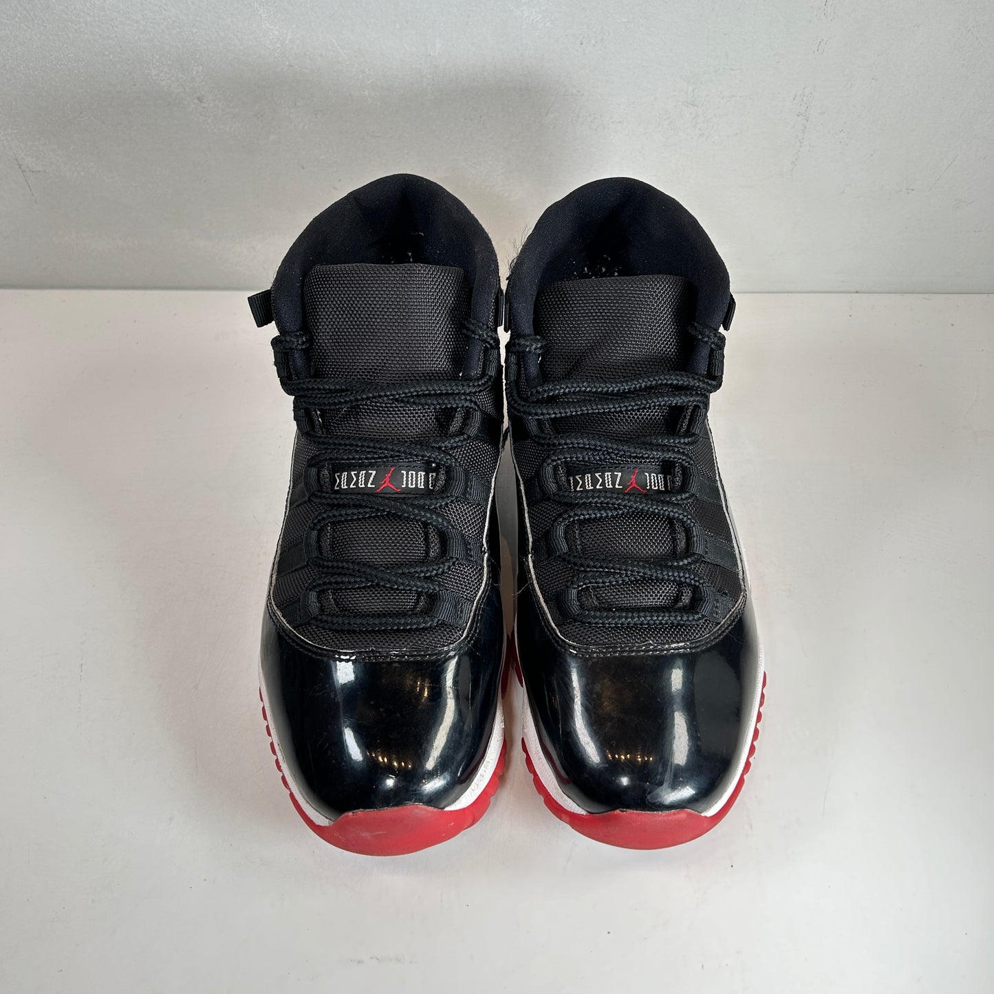 378037 061 Jordan 11 Bred (2019) [USED] - 8 M (Used)