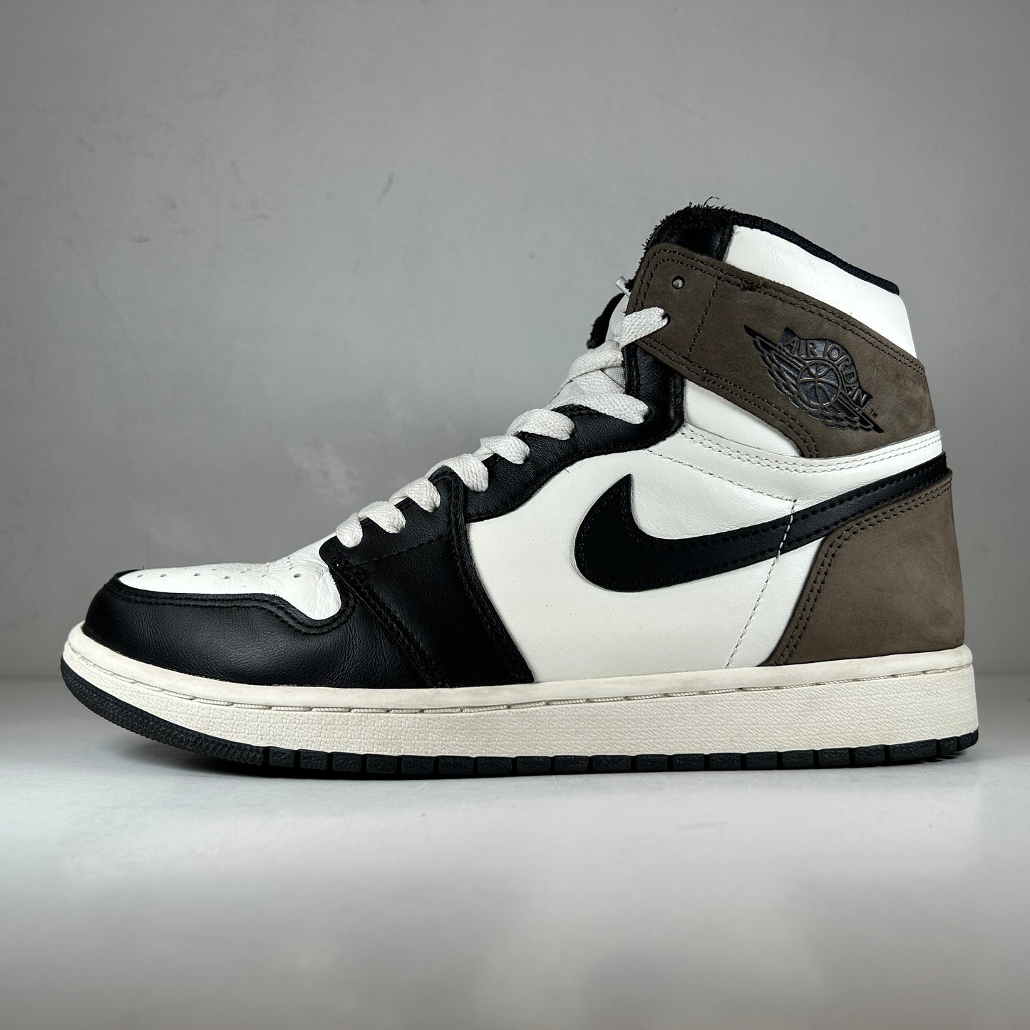 555088 105 Jordan 1 Mocha [USED] - 9.5 M (Used2)