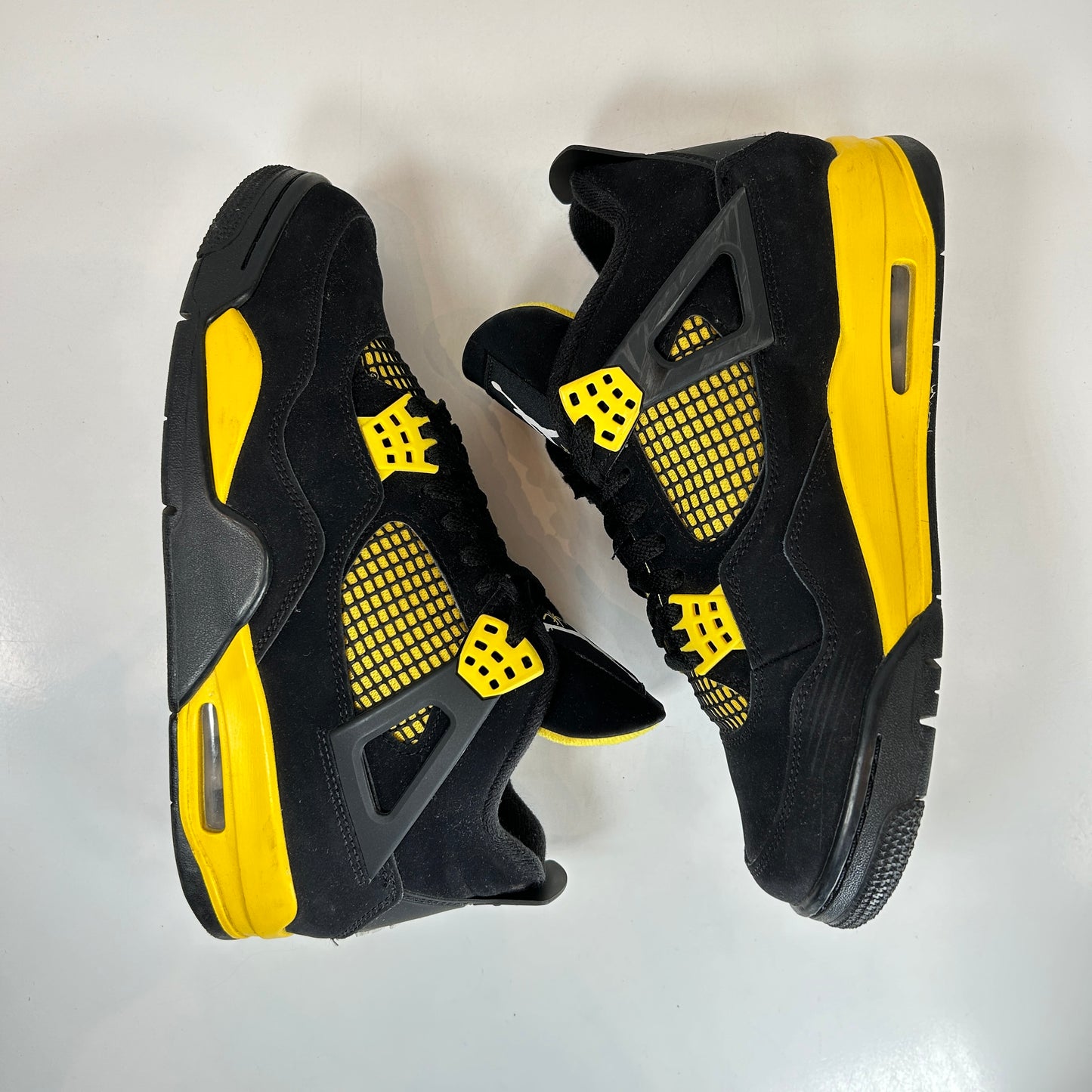 DH6927 017 Jordan 4 Retro Thunder [USED] - 8.5 M (Used2)