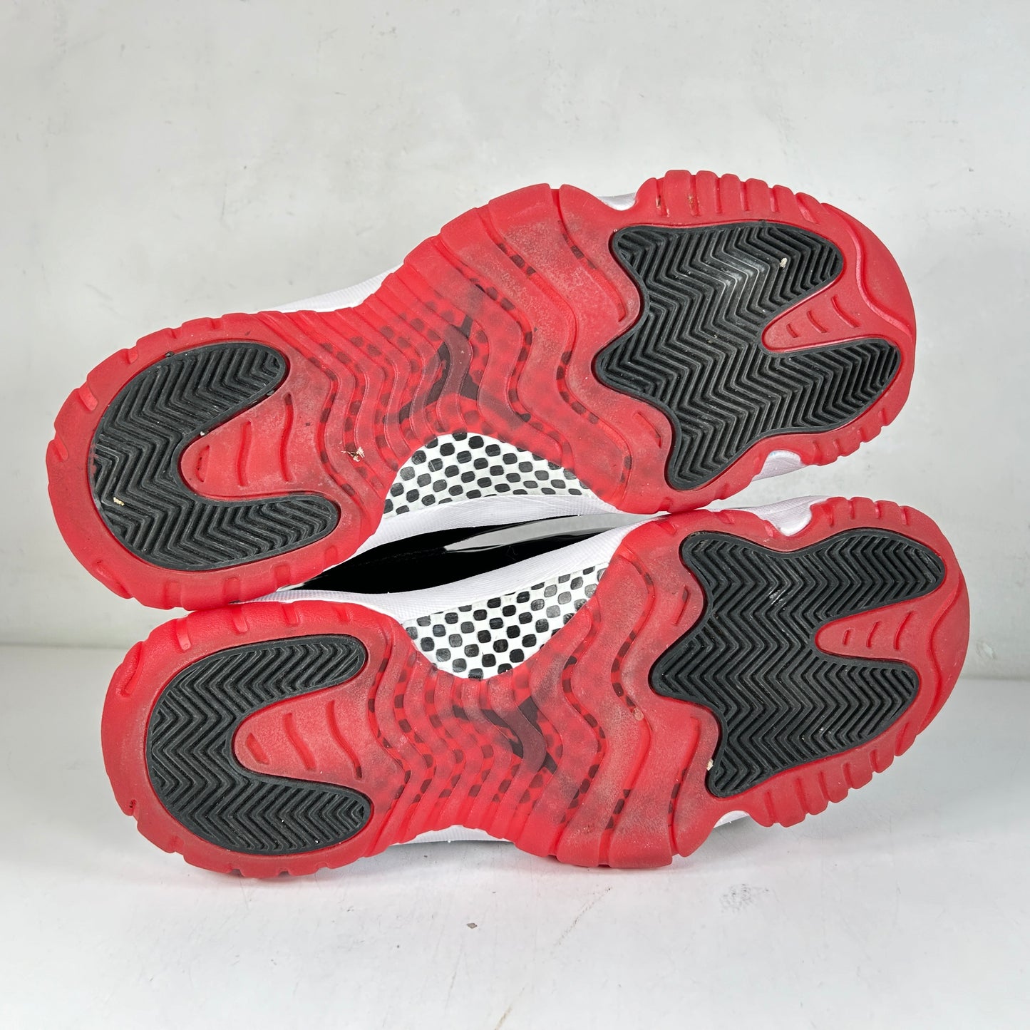 378037 061 Jordan 11 Bred (2019) [USED] - 9 M (Used5)