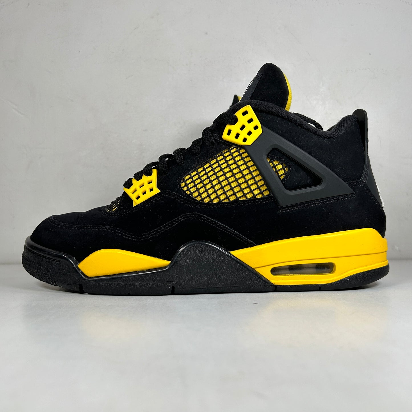 DH6927 017 Jordan 4 Retro Thunder [USED] - 8.5 M (Used3)