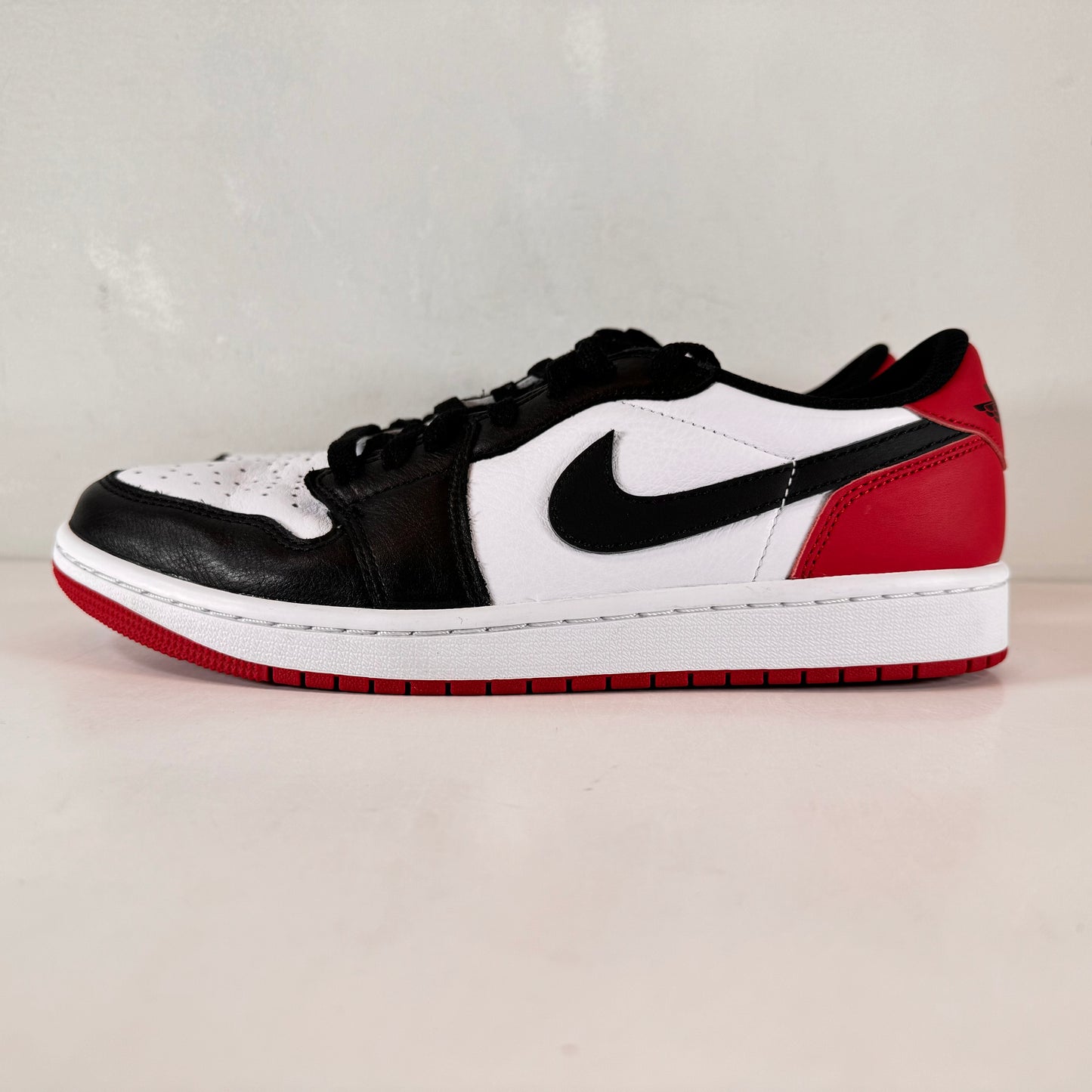 CZ0790 106 Jordan 1 Retro Low OG Punta negra (2023)
