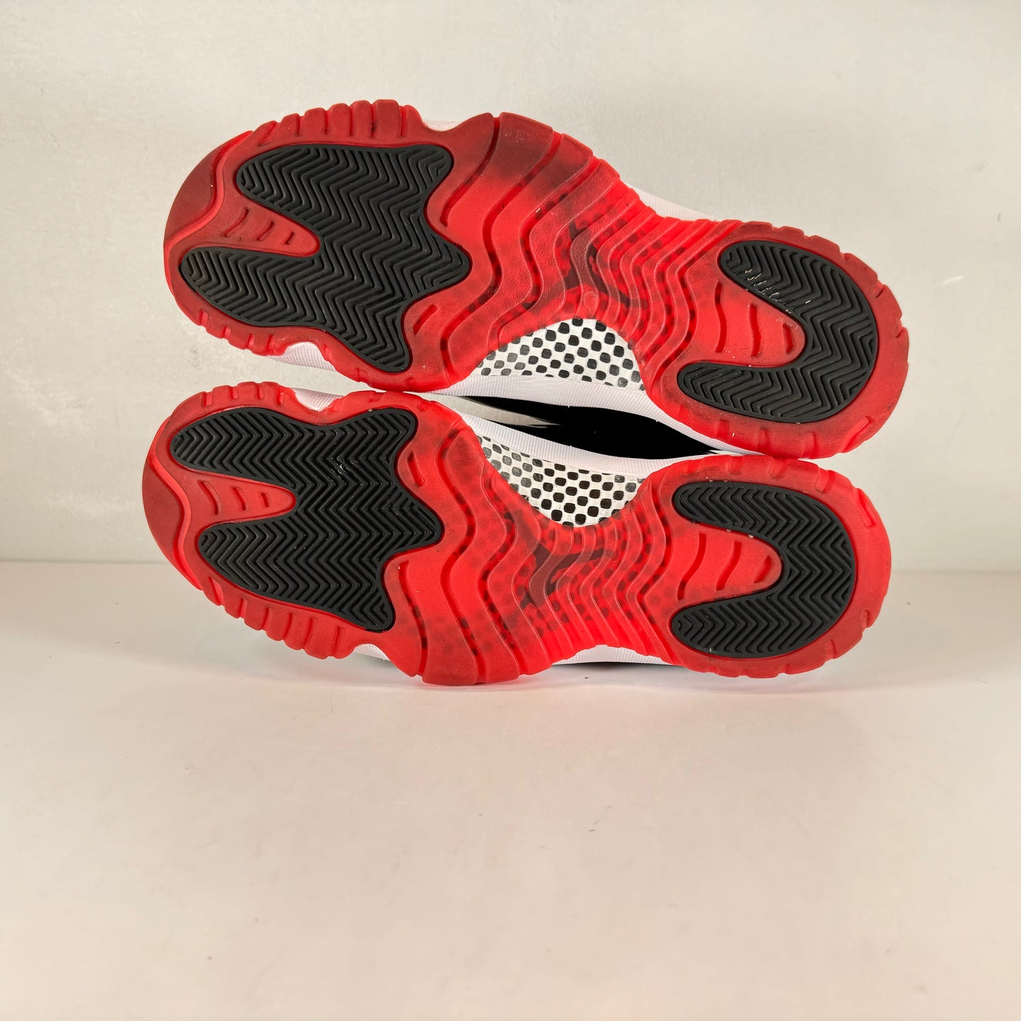 378037 061 Jordan 11 Retro Playoffs Bred (2019) [USED] - 11 M (Used2)