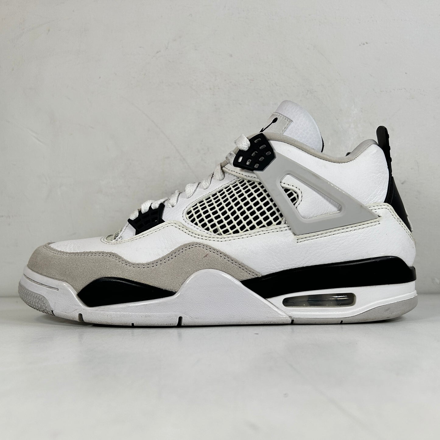 DH6927 111 Jordan 4 Retro Militar Negro