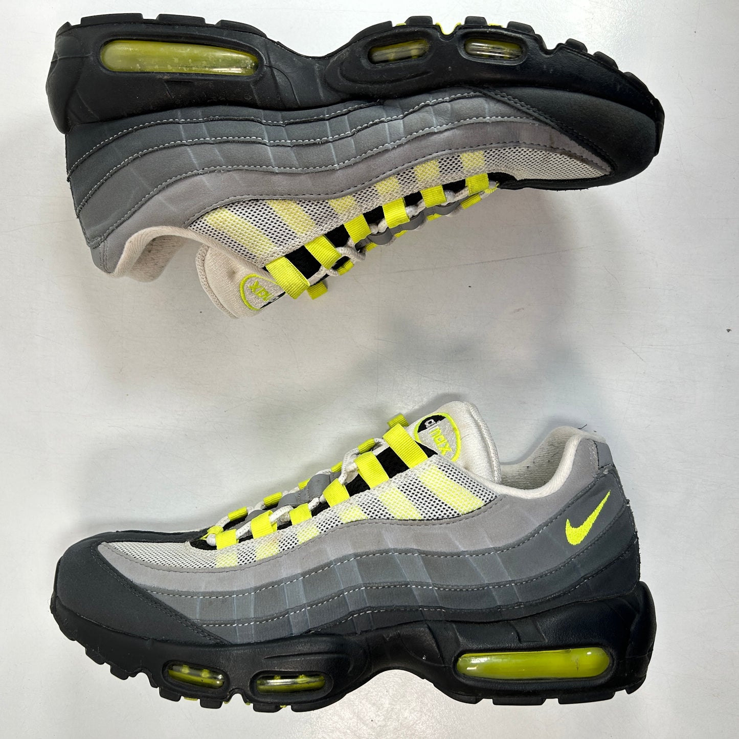 CT1689 001 Nike Air Max 95 OG Neon (2020) - 11 M (Used)