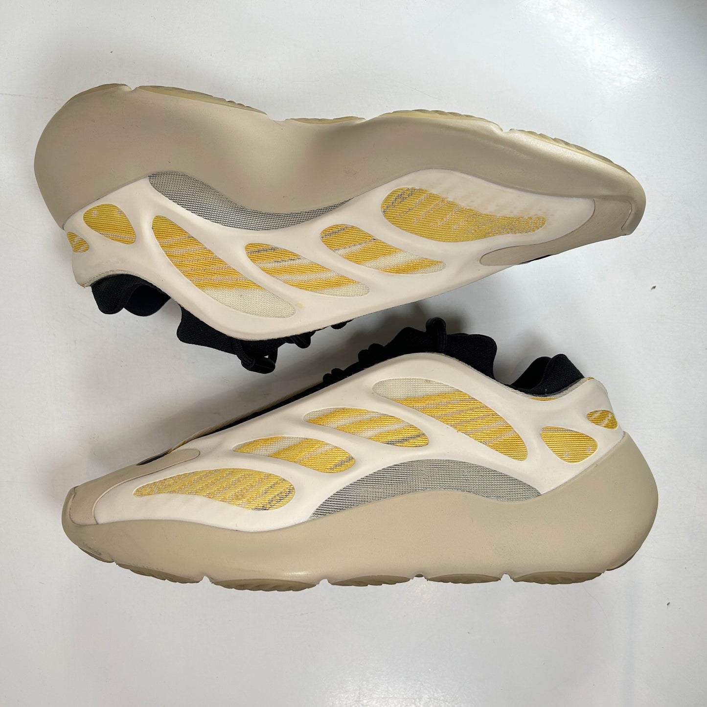 G54853 Adidas Yeezy 700 V3 Safflower [USED]  - 10.5 M (Used)