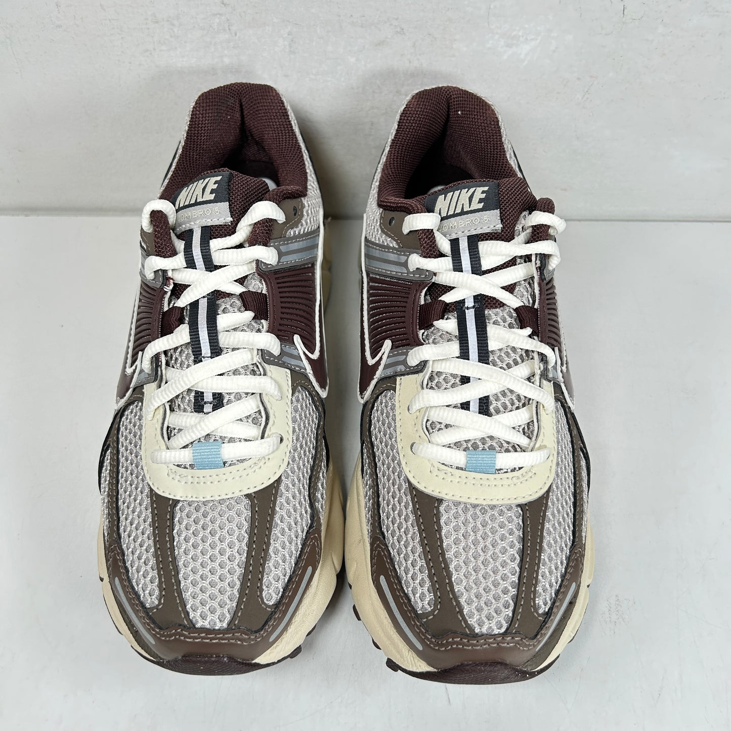 FD9920 022 Nike Zoom Vomero 5 Earth Fossil (Women's) [USED] - 6 W (Used)