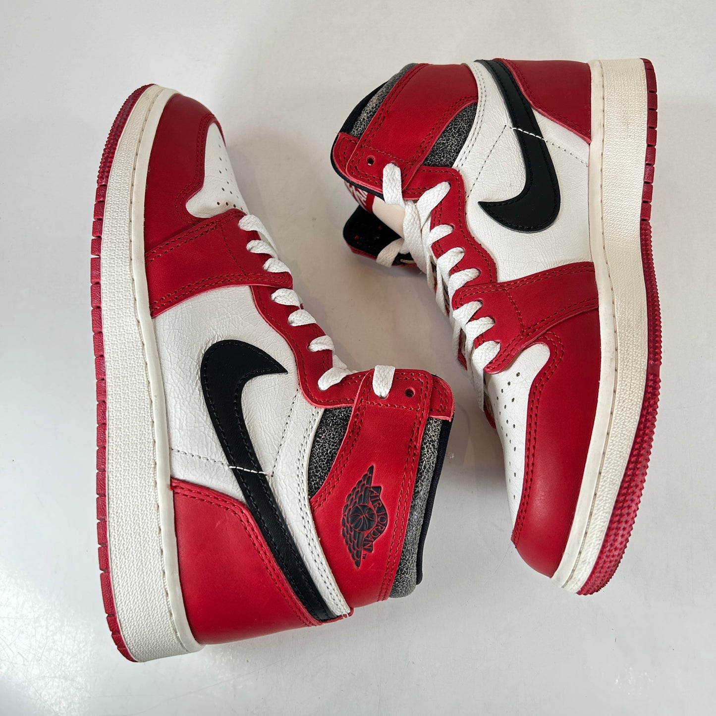 FD1437 612 Jordan 1 Retro High OG Chicago Lost and Found (GS) [USED] - 5.5 Y (Used)