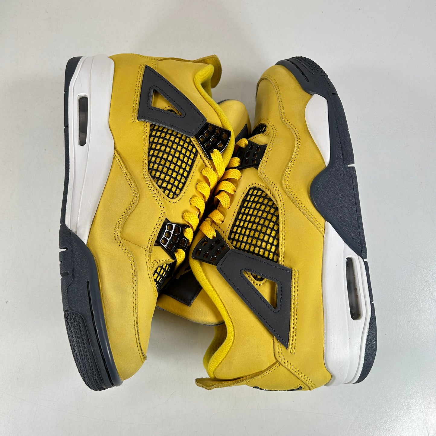 CT8527 700 Jordan 4 Retro Lightning (2021) [USED] - 8.5 M (Used)
