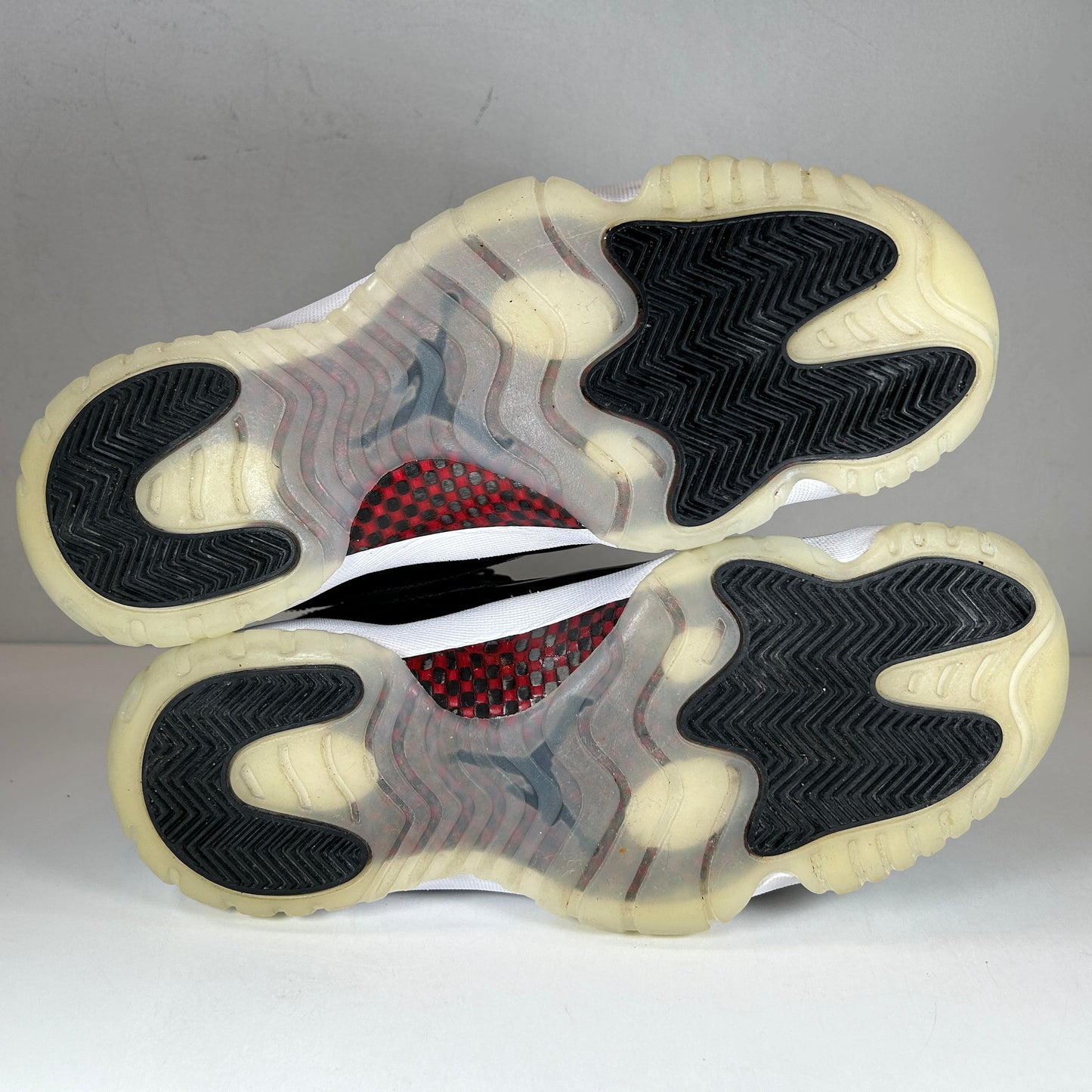 378037 002 Jordan 11 Retro 72-10 [USED] - 10 M (Used)