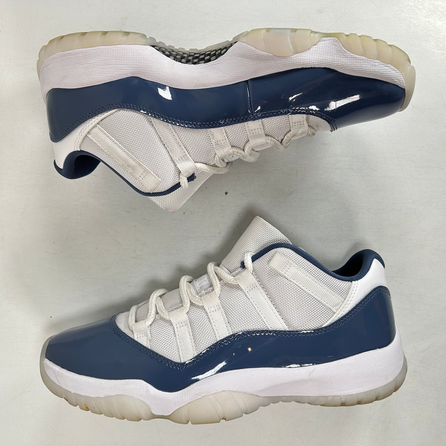 FV5104 104 Jordan 11 Retro Low Diffused Blue (2024) [USED] - 9 M (Used)