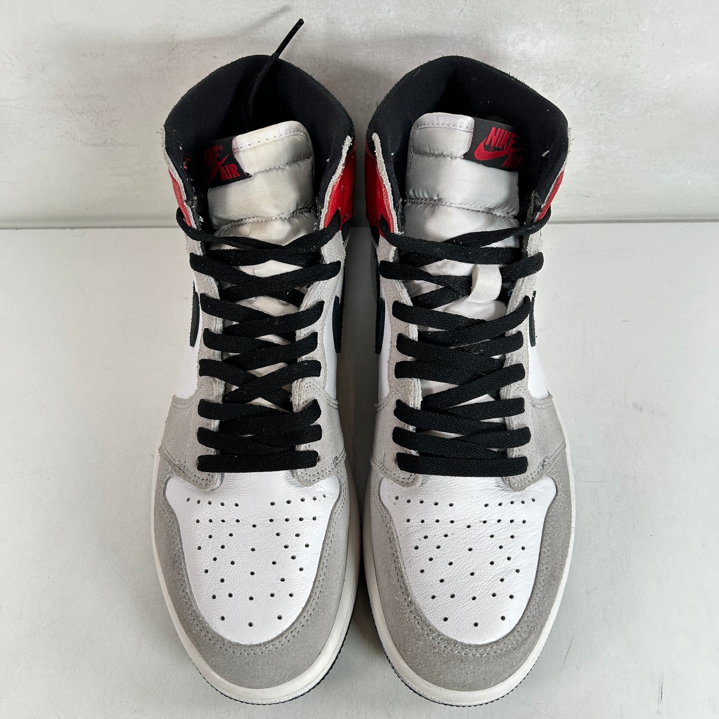 555088 126 Jordan 1 Retro High Smoke Grey [USED] - 11 M (Used)