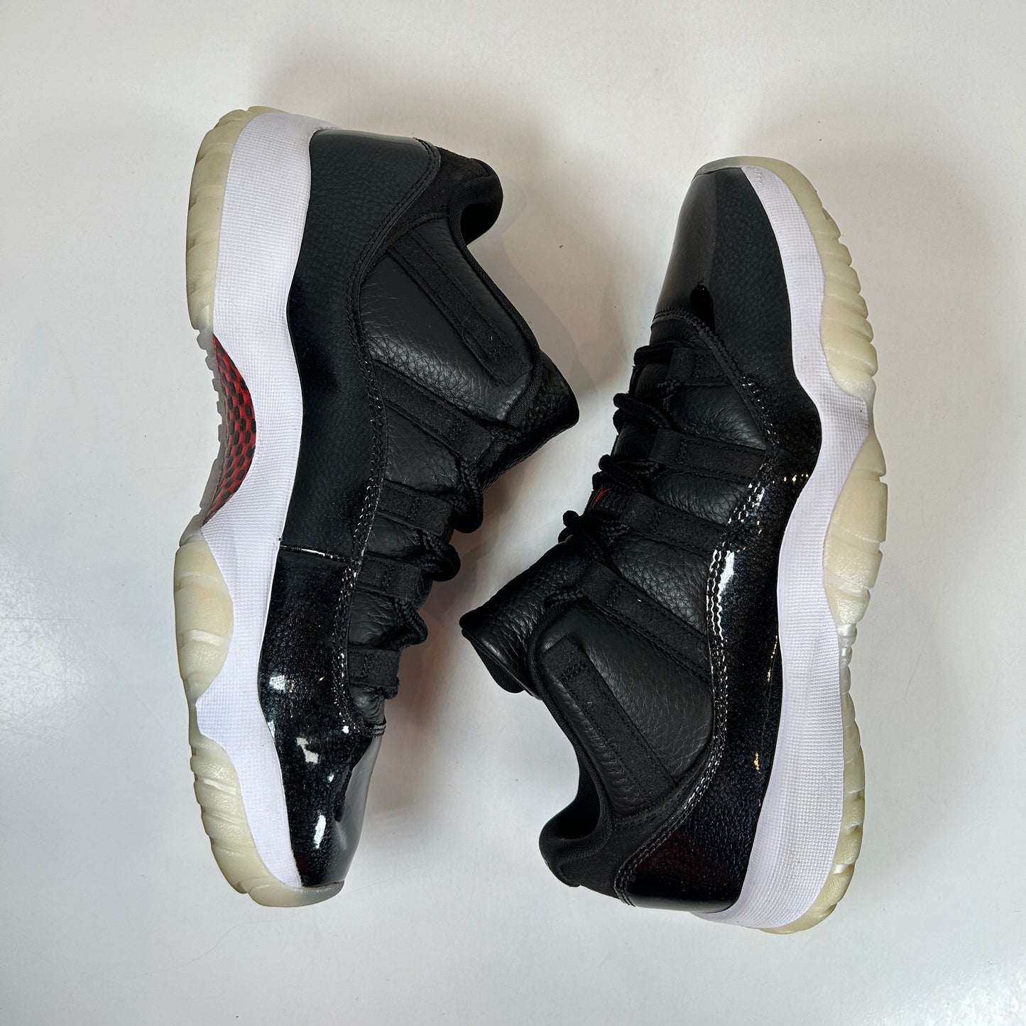 AV2187 001 Jordan 11 Retro Low 72-10 [USED] - 9 M (Used)