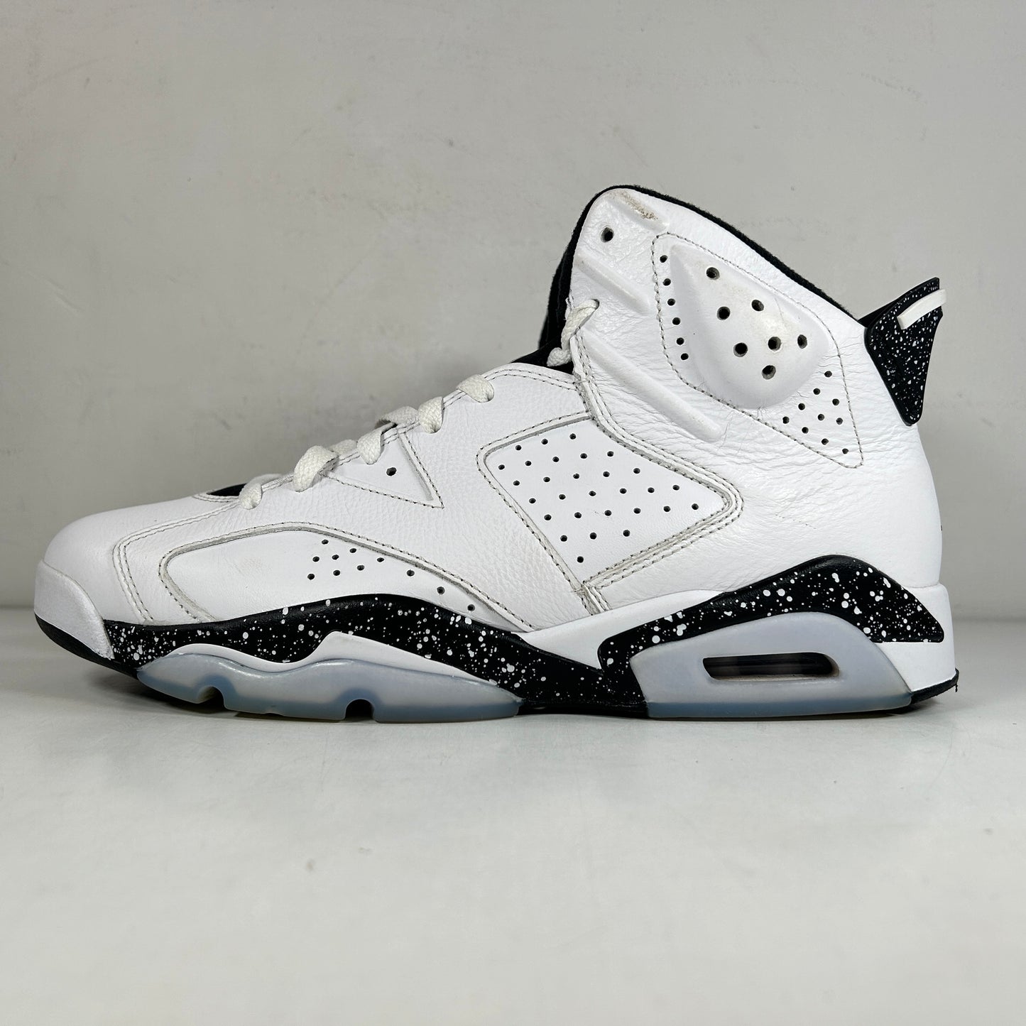 CT8529 112 Jordan 6 Retro Reverse Oreo [USED] - 12 M (Used) (No Box)