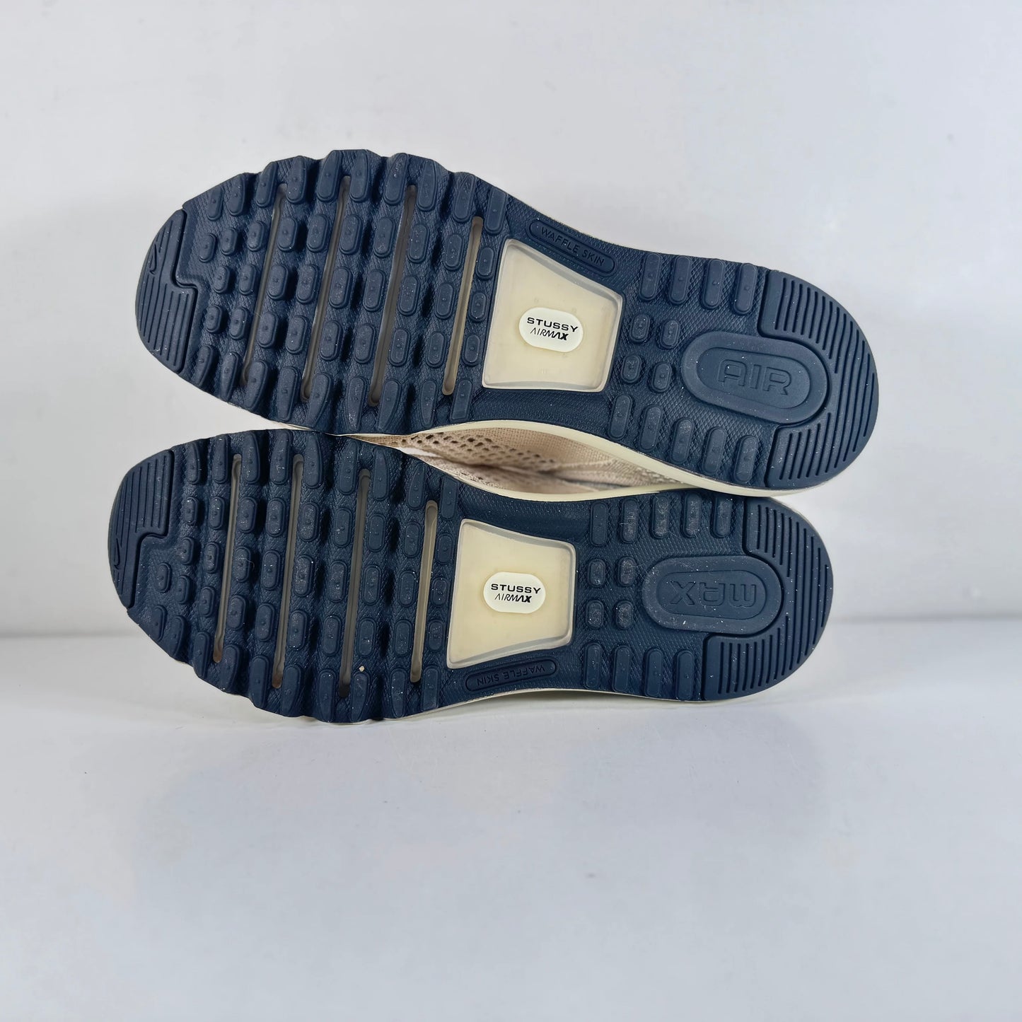 DM6447 200 Nike Air Max 2013 Stussy Fossil [USED] - 10.5 M (VNDS)