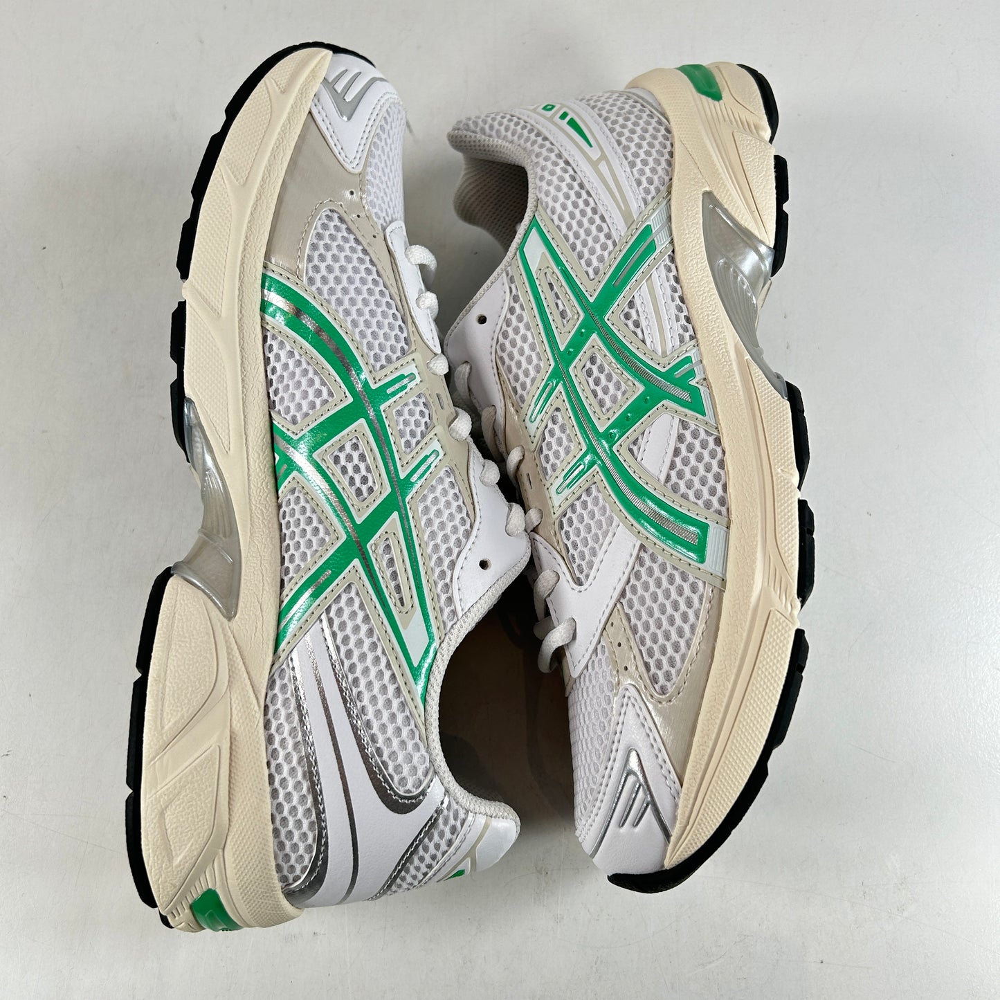 1202A164 114 ASICS Gel-1130 White Malachite Green Off White Midsole (Women's) [USED] - 10 M (Used)