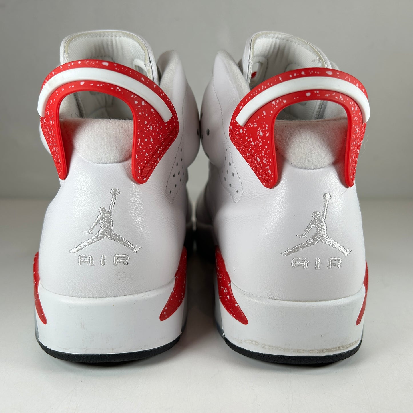 CT8529 162 Jordan 6 Retro Red Oreo [USED] - 8.5 M (Used)