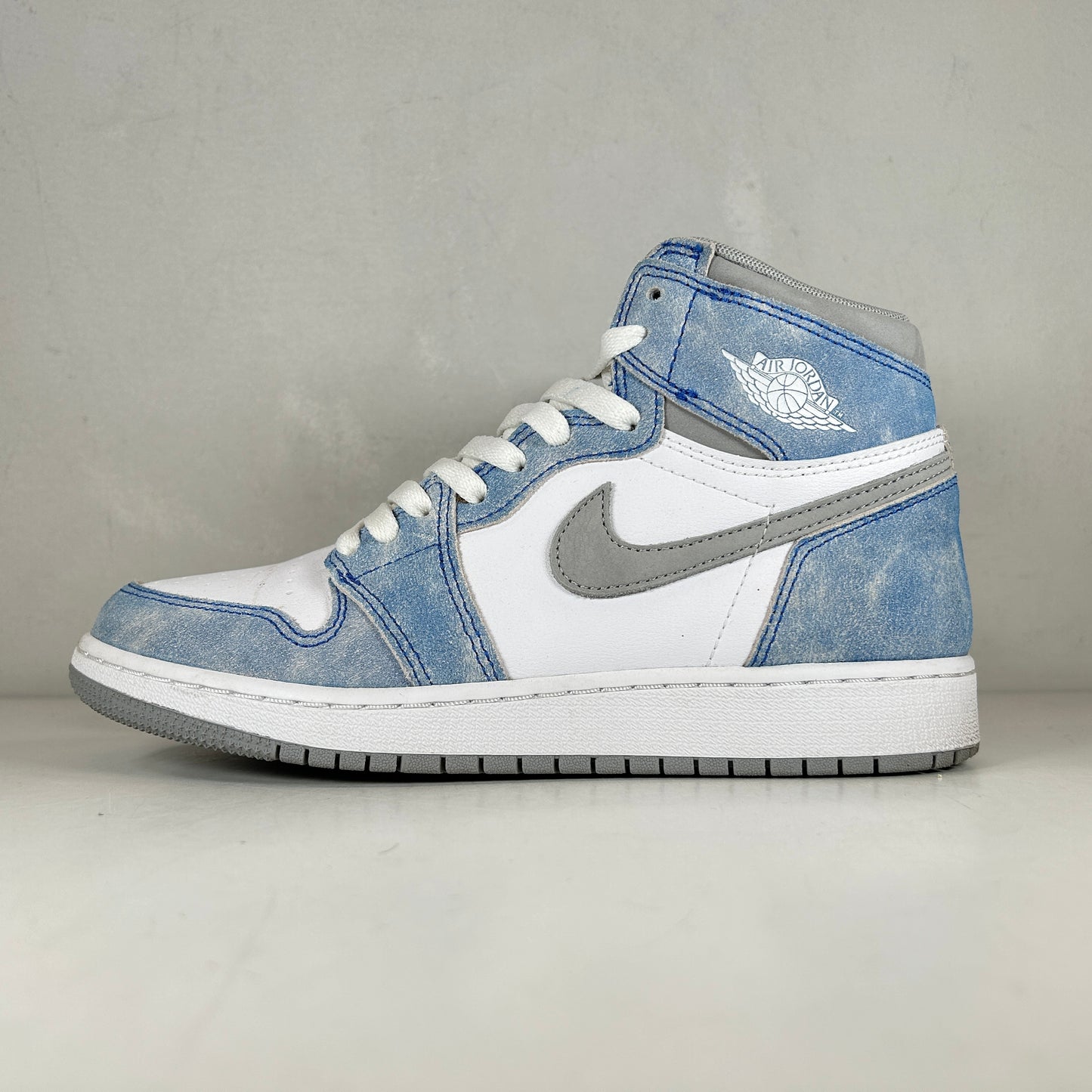 575441 402 Jordan 1 Hyper Royal GS [USED] - 6 Y (Used)