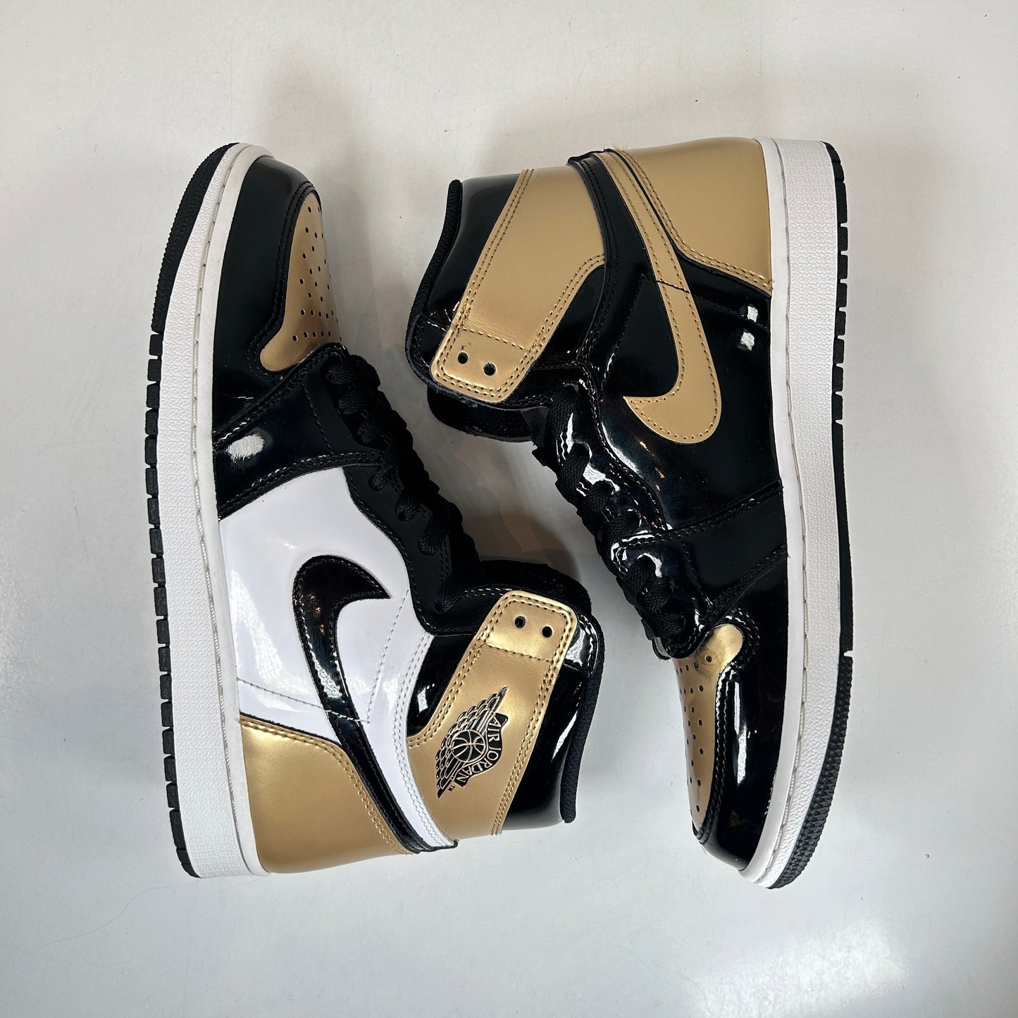 861428 007 Jordan 1 Retro High NRG Patent Gold Toe [USED] - 8.5 M (VNDS)