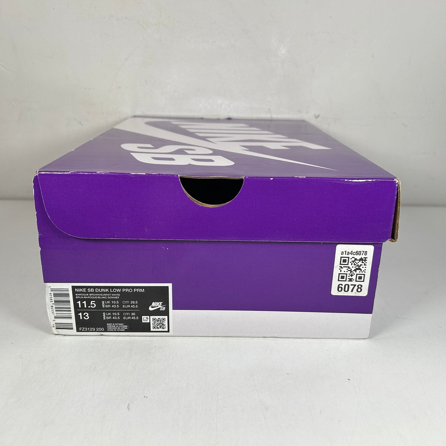 FZ3129 200 Nike SB Dunk Low Big Money Savings [USED] - 11.5 M (Used)