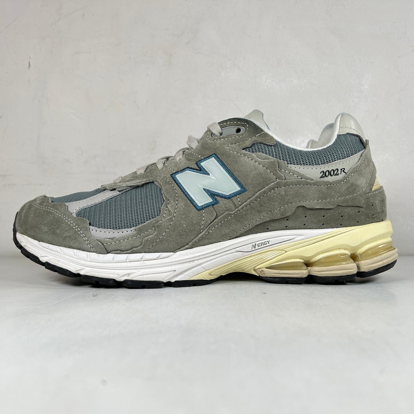 M2002RDD New Balance 2002R Protection Pack Mirage Grey [USED] - 11 M (Used)