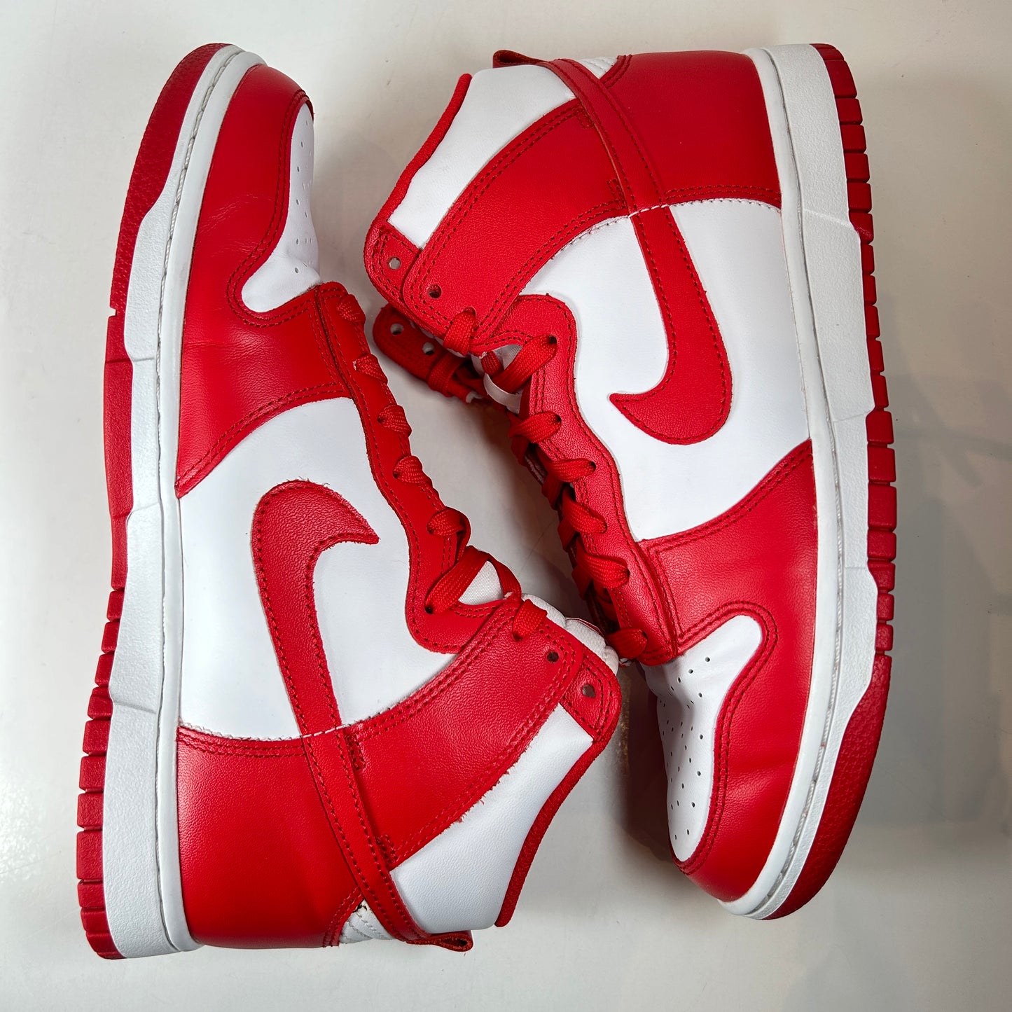 DD1399 106 Nike Dunk High Championship White Red [USED] - 9 M (Used)