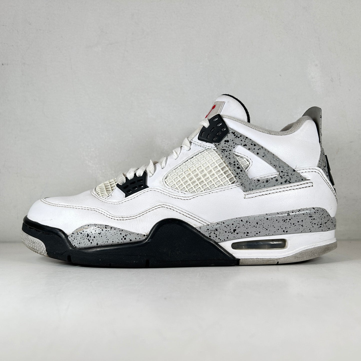 840606 192 Jordan 4 White Cement [USED] - 9 M (Used2)