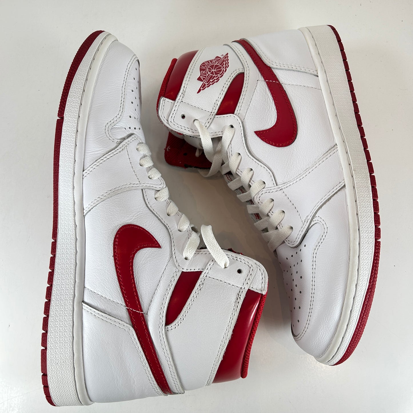 555088 103 Jordan 1 Retro Metallic Red (2017) [USED] - 10.5 M (Used)