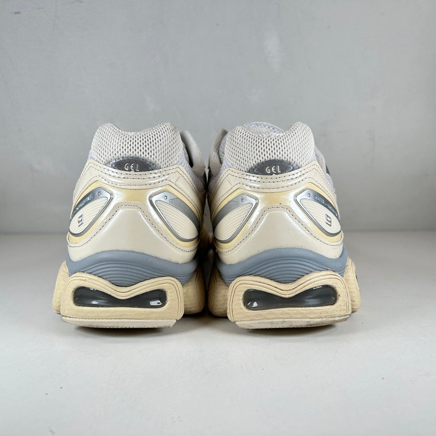1201A424 106 ASICS Gel-Nimbus 9 White Pure Silver [USED] - 9.5 M (Used)