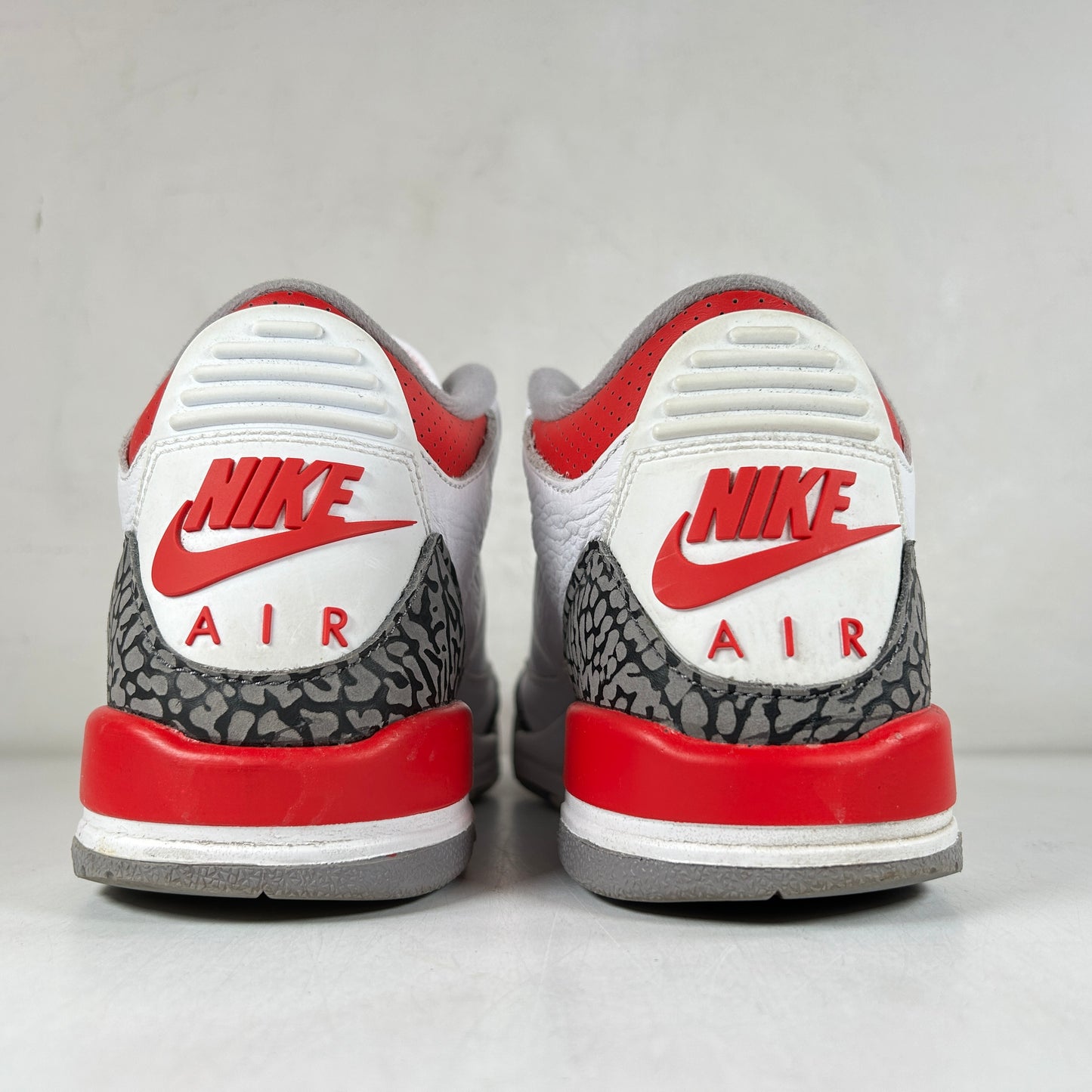 DM0967 160 Jordan 3 Retro Fire Red (2022) (GS) [USED] - 5.5 Y (Used)