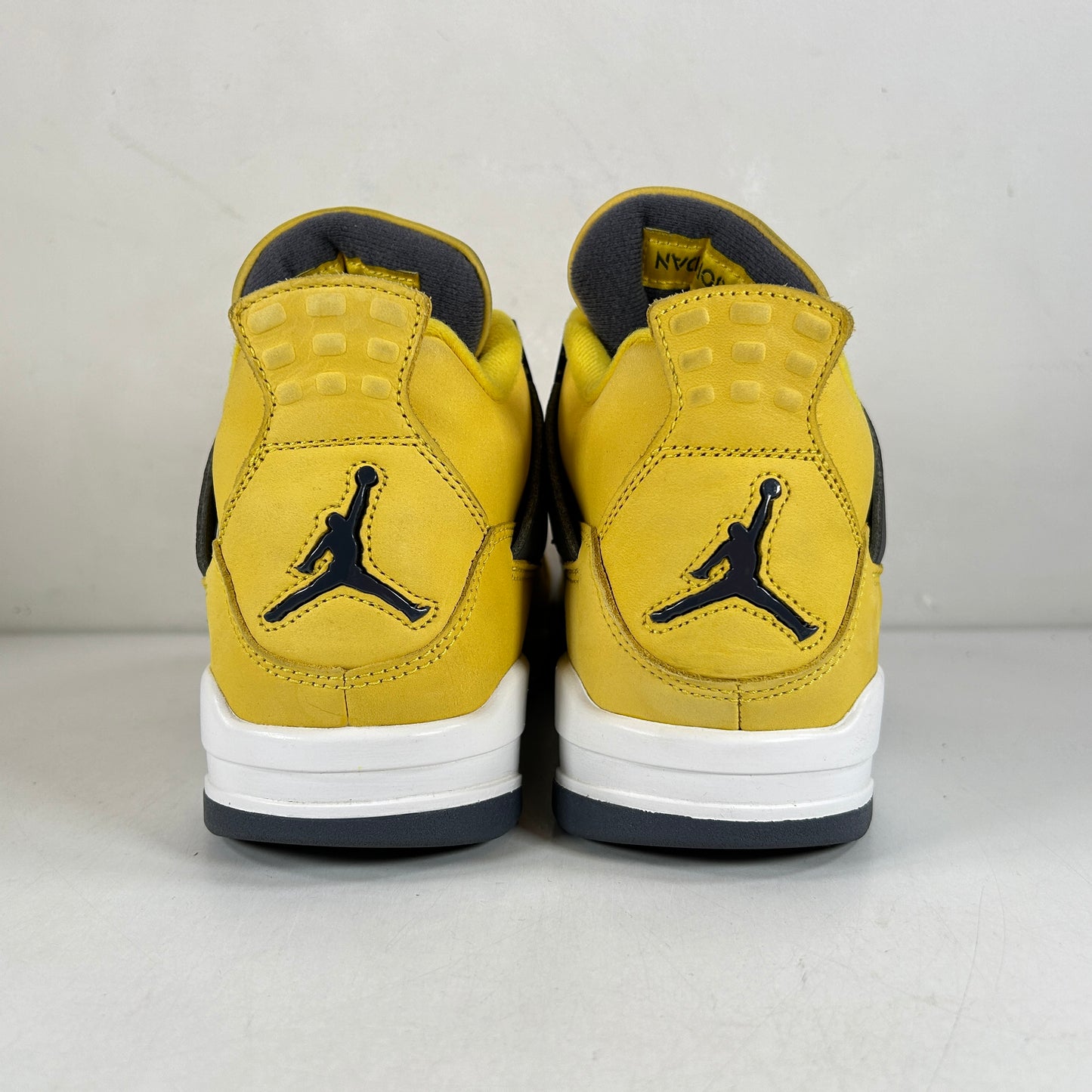 CT8527 700 Jordan 4 Retro Lightning (2021) [USED] - 8.5 M (Used)
