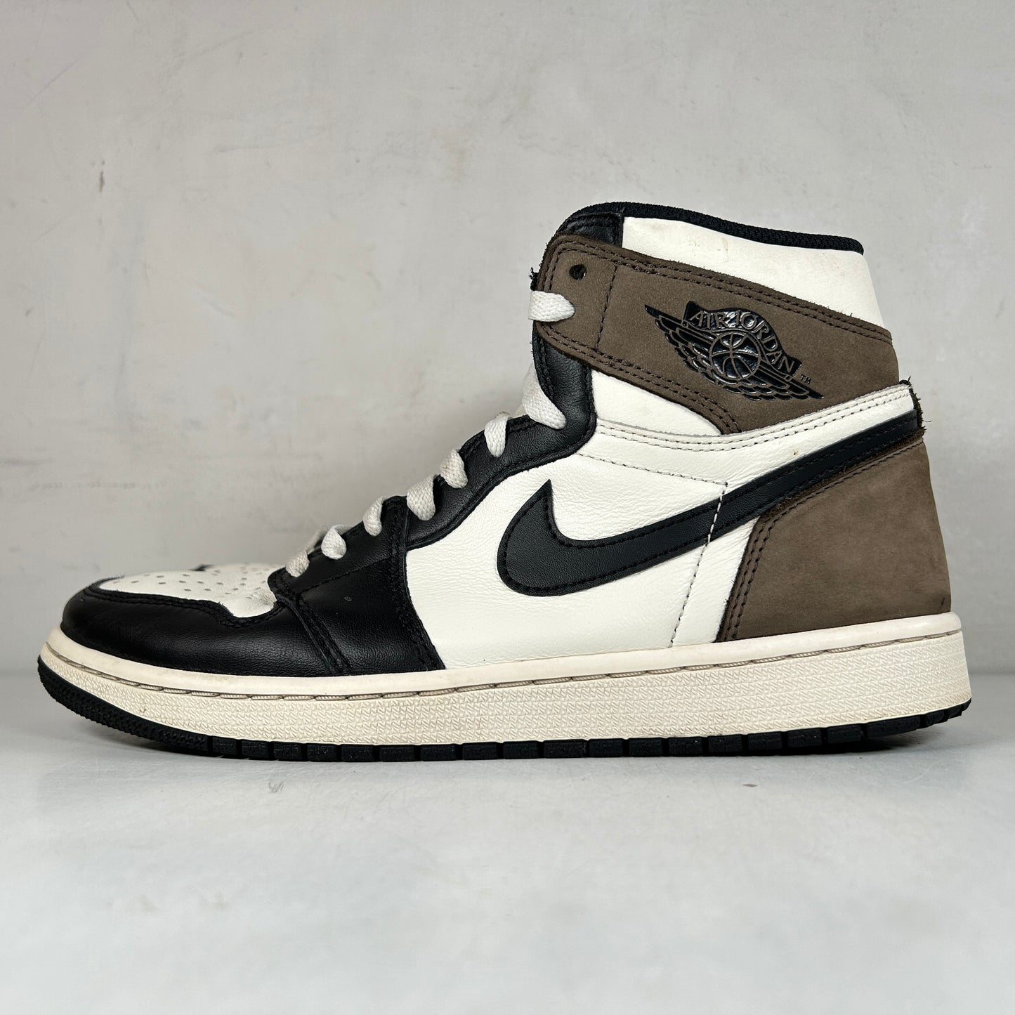 555088 105 Jordan 1 Mocha [USED] - 9 M (Used) (No Box2)