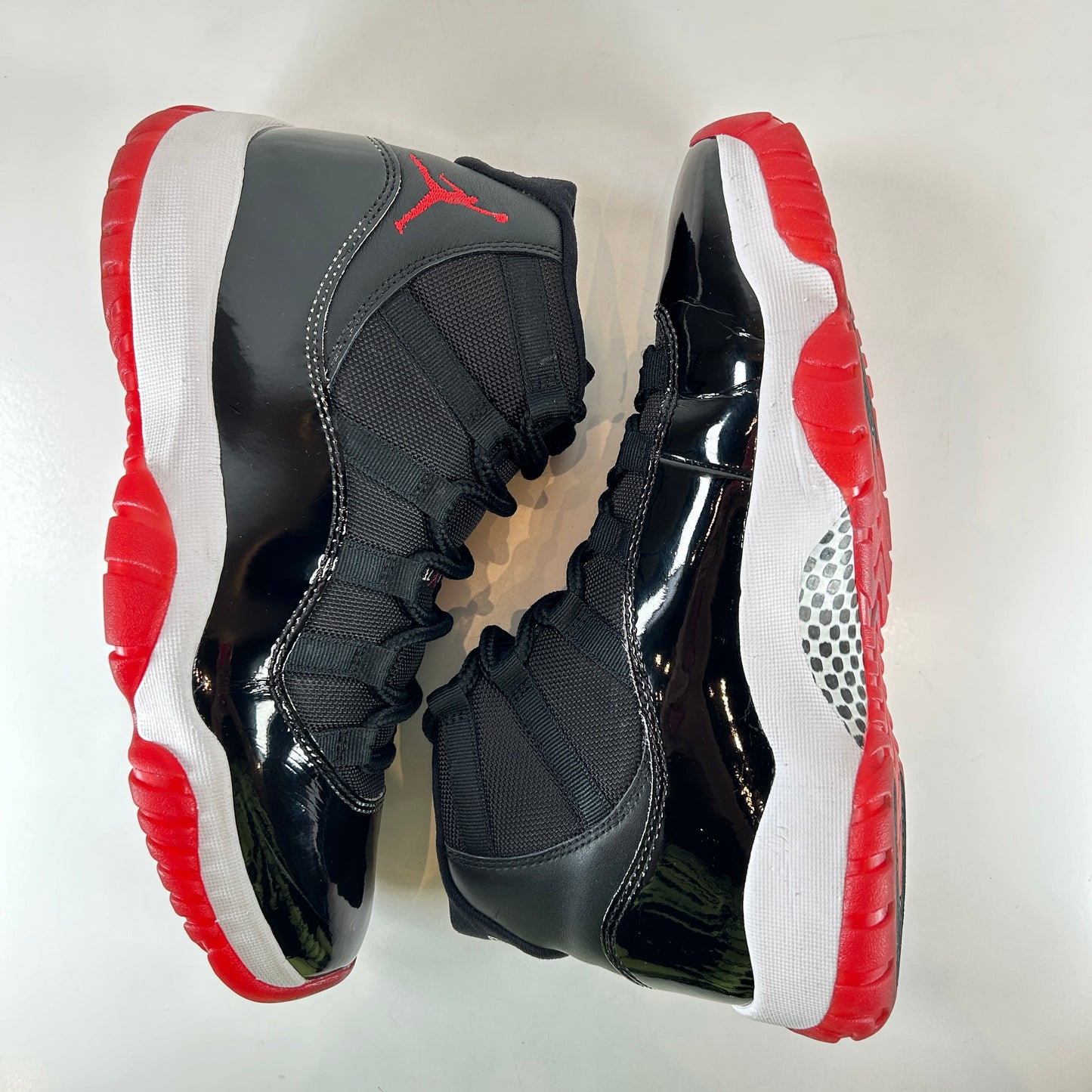 378037 061 Jordan 11 Bred (2019) [USED] - 9 M (Used3)