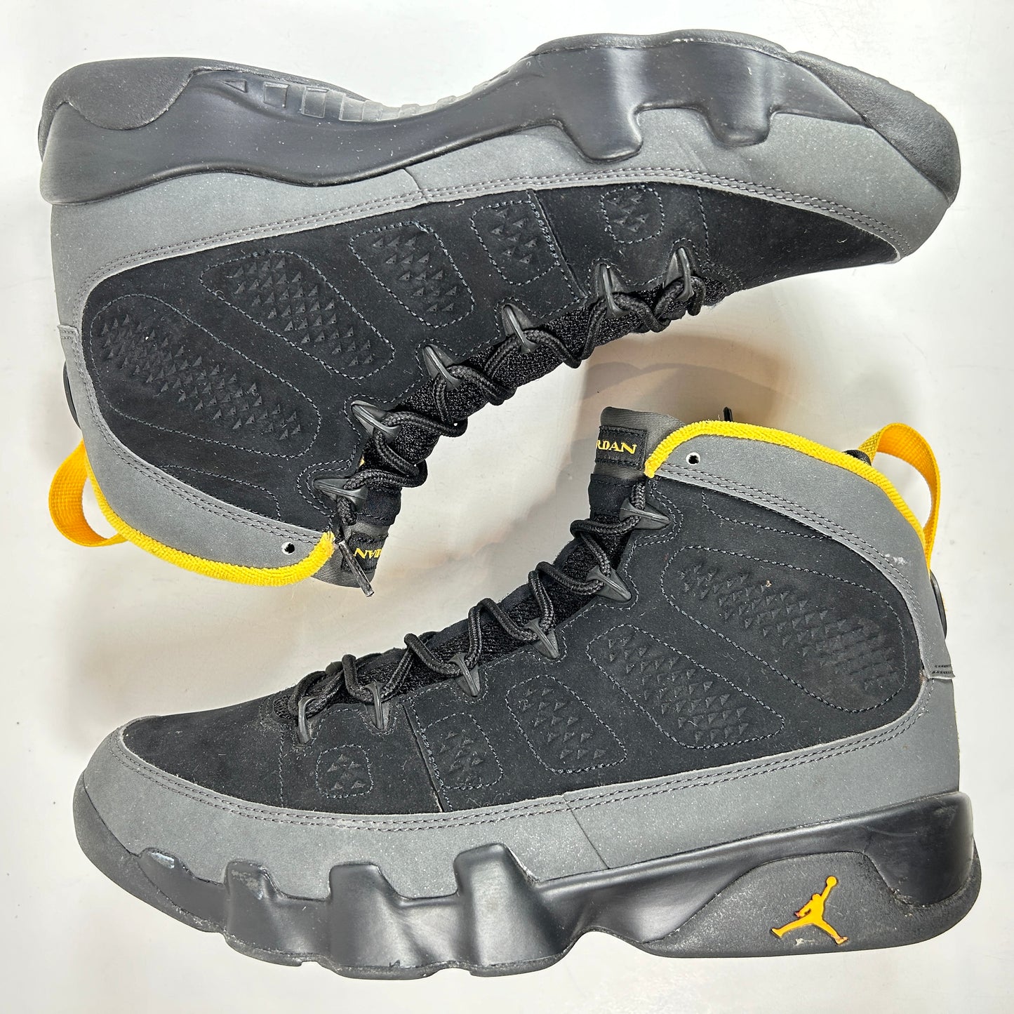 CT8019 070 Jordan 9 Retro Dark Charcoal University Gold [USED] - 10 M (Used2)