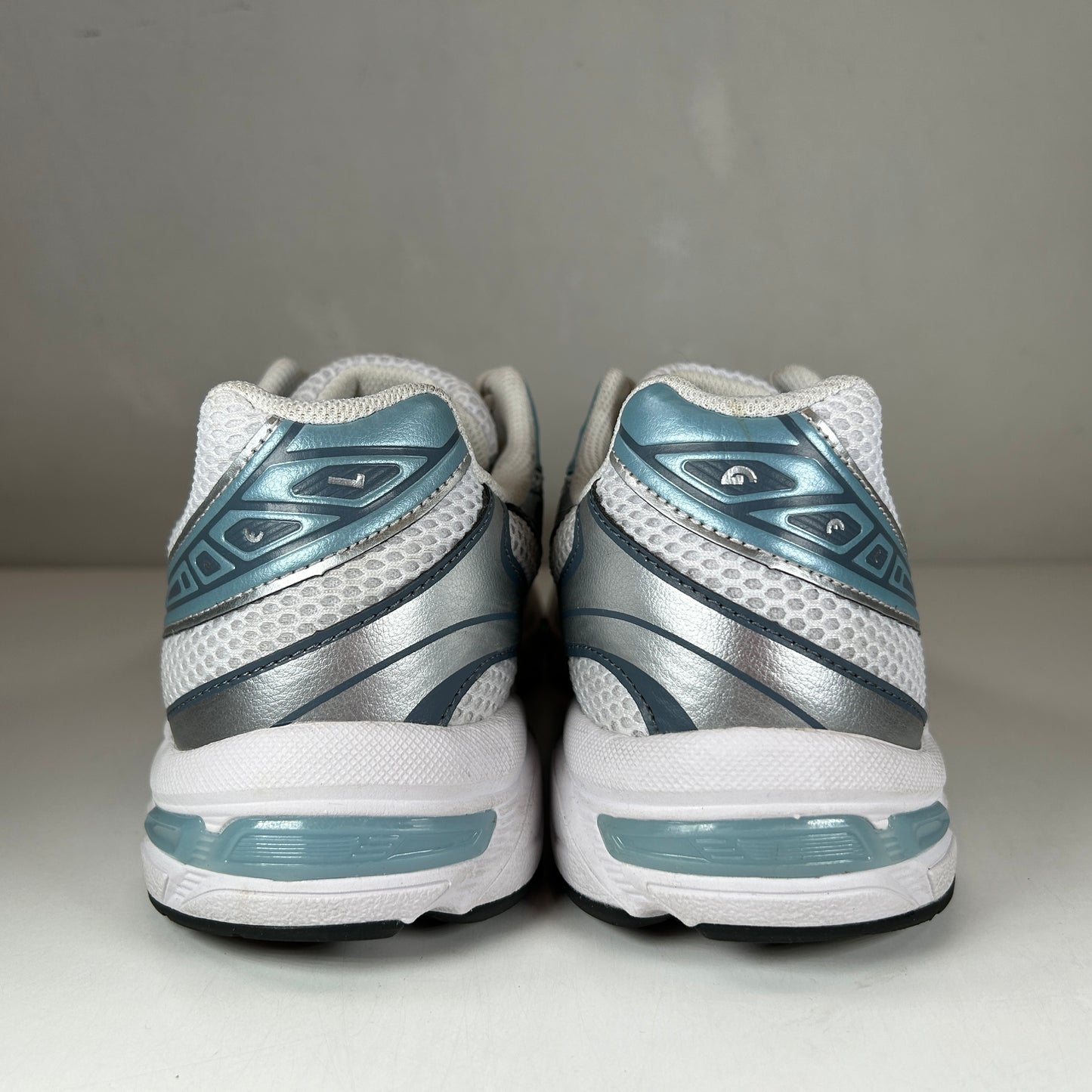 1201A256 116 ASICS Gel-1130 White Shark Skin [USED] - 9 M (Used)