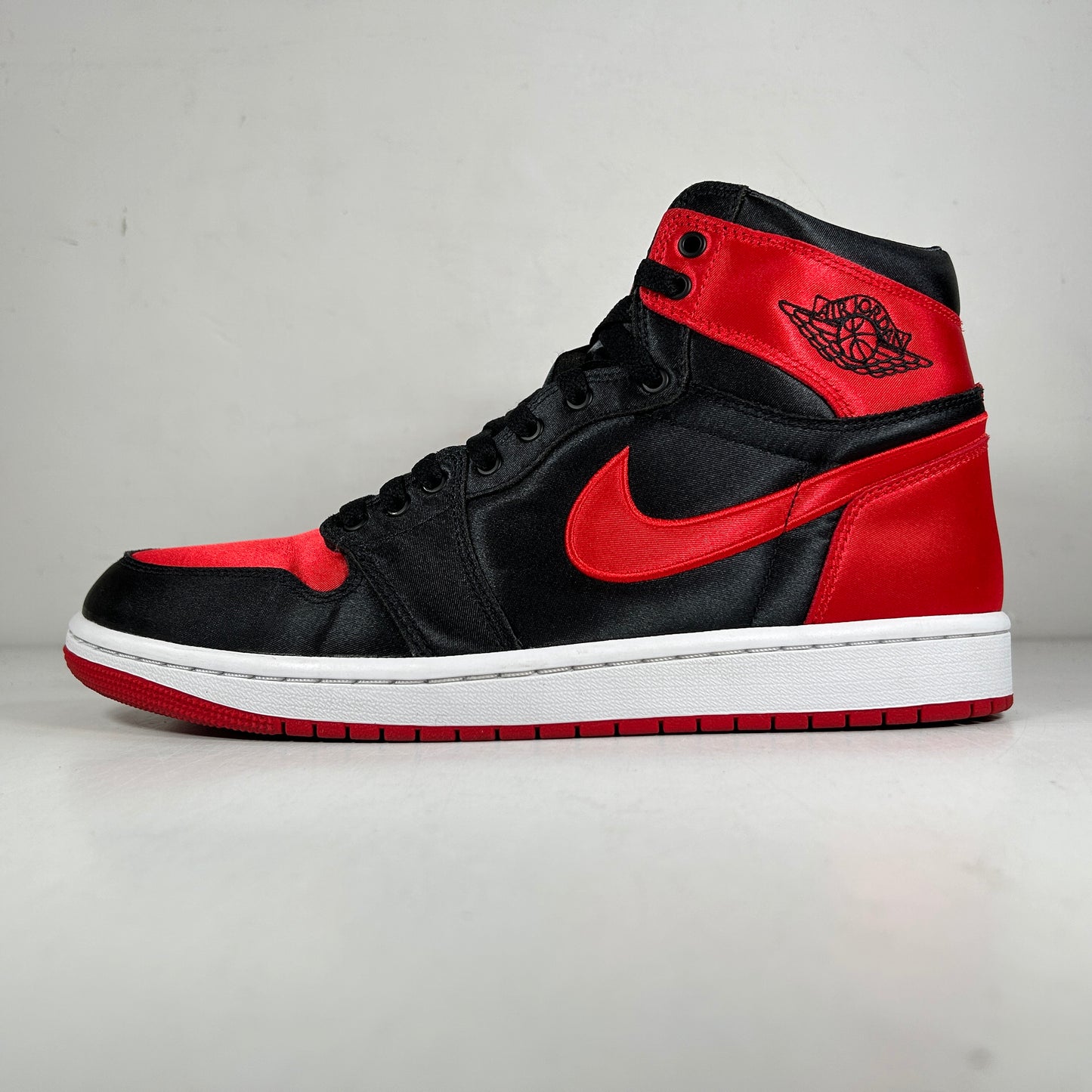FD4810 061 Jordan 1 Retro High OG Satin Bred [USED] - 11.5 W (Used)