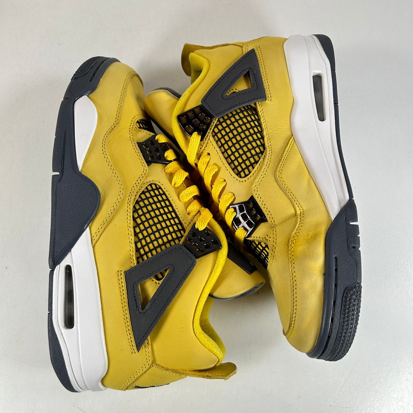CT8527 700 Jordan 4 Retro Lightning (2021) [USED] - 8.5 M (Used)