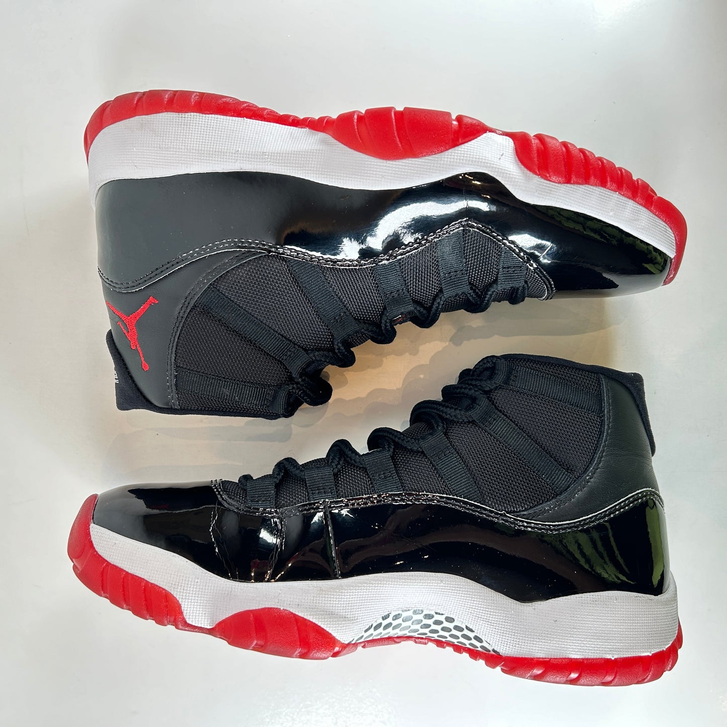 378037 061 Jordan 11 Bred (2019) [USED] - 9 M (Used3)
