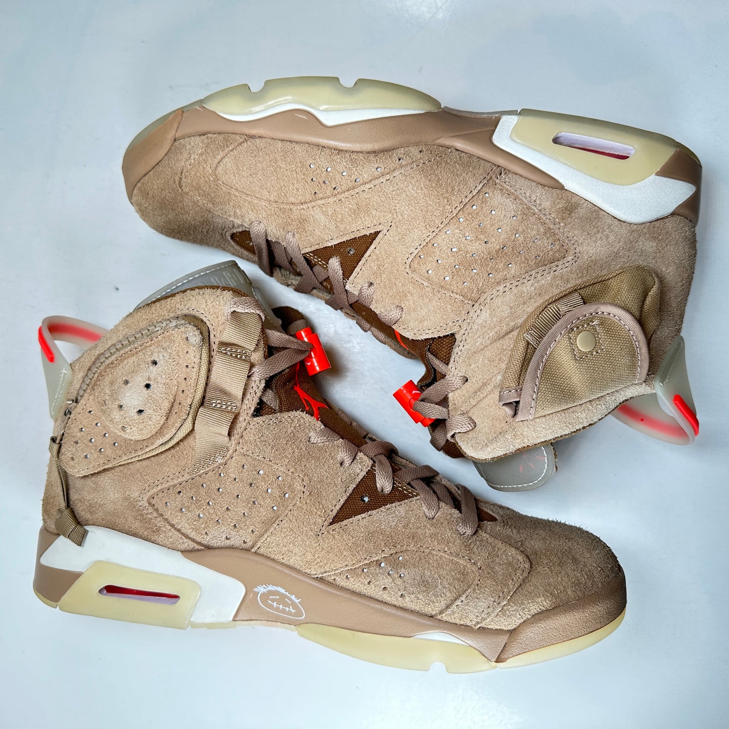DH0690 200 Jordan 6 Retro Travis Scott British Khaki [USED] - 9.5 M (Used)
