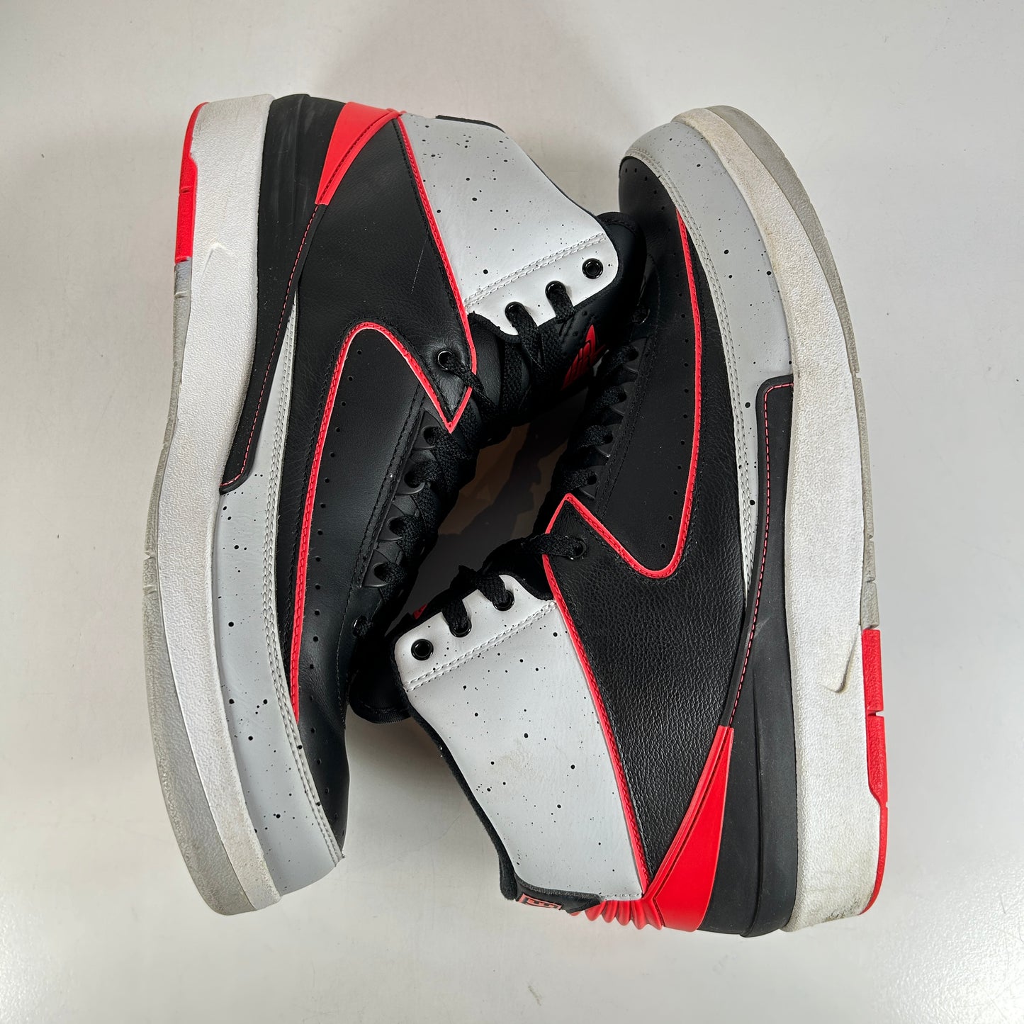 385475 023 Jordan 2 Retro Infrared Cement [USED] - 13 M (Used)