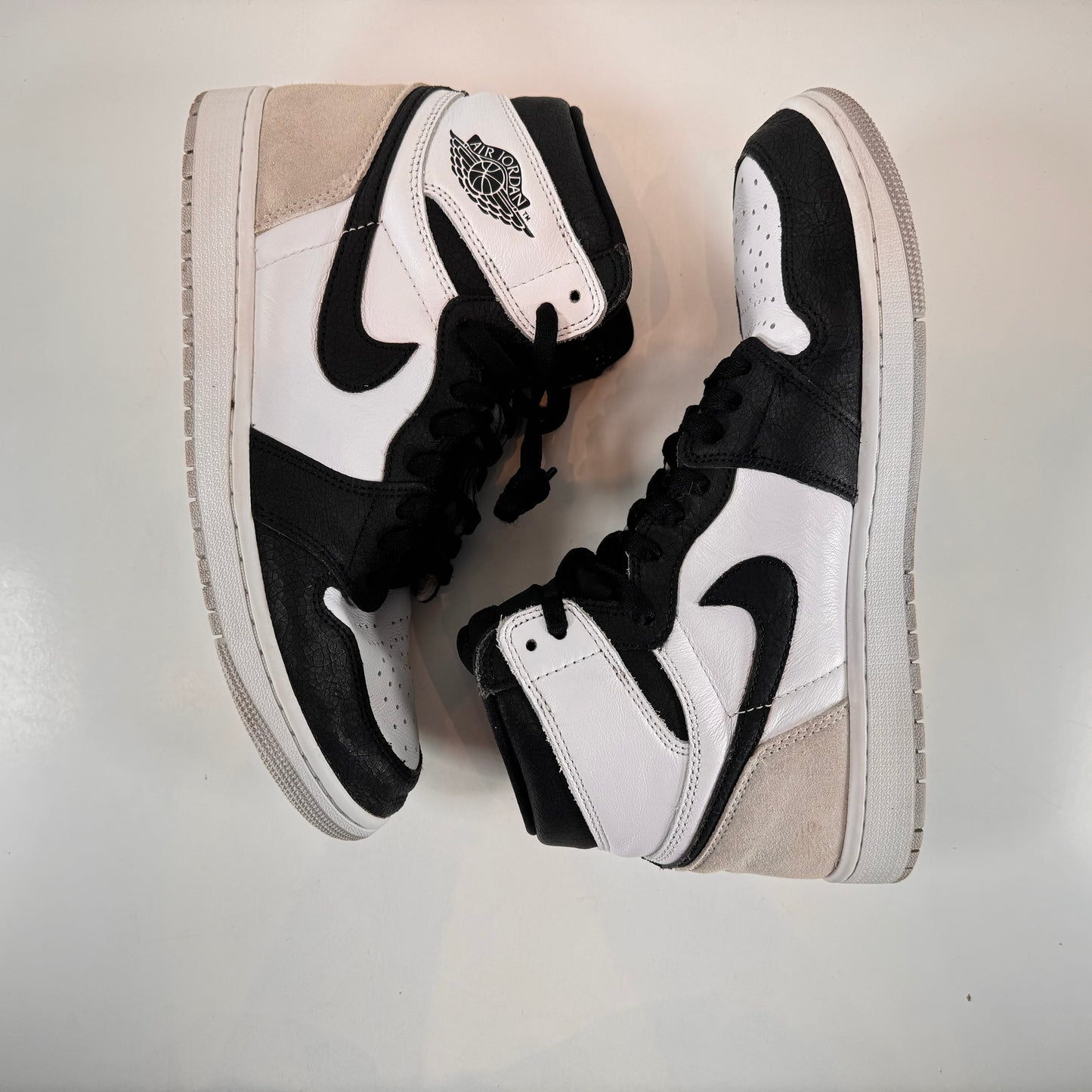 555088 108 Jordan 1 Retro High OG Bleached Coral [USED] - 10.5 M (Used)