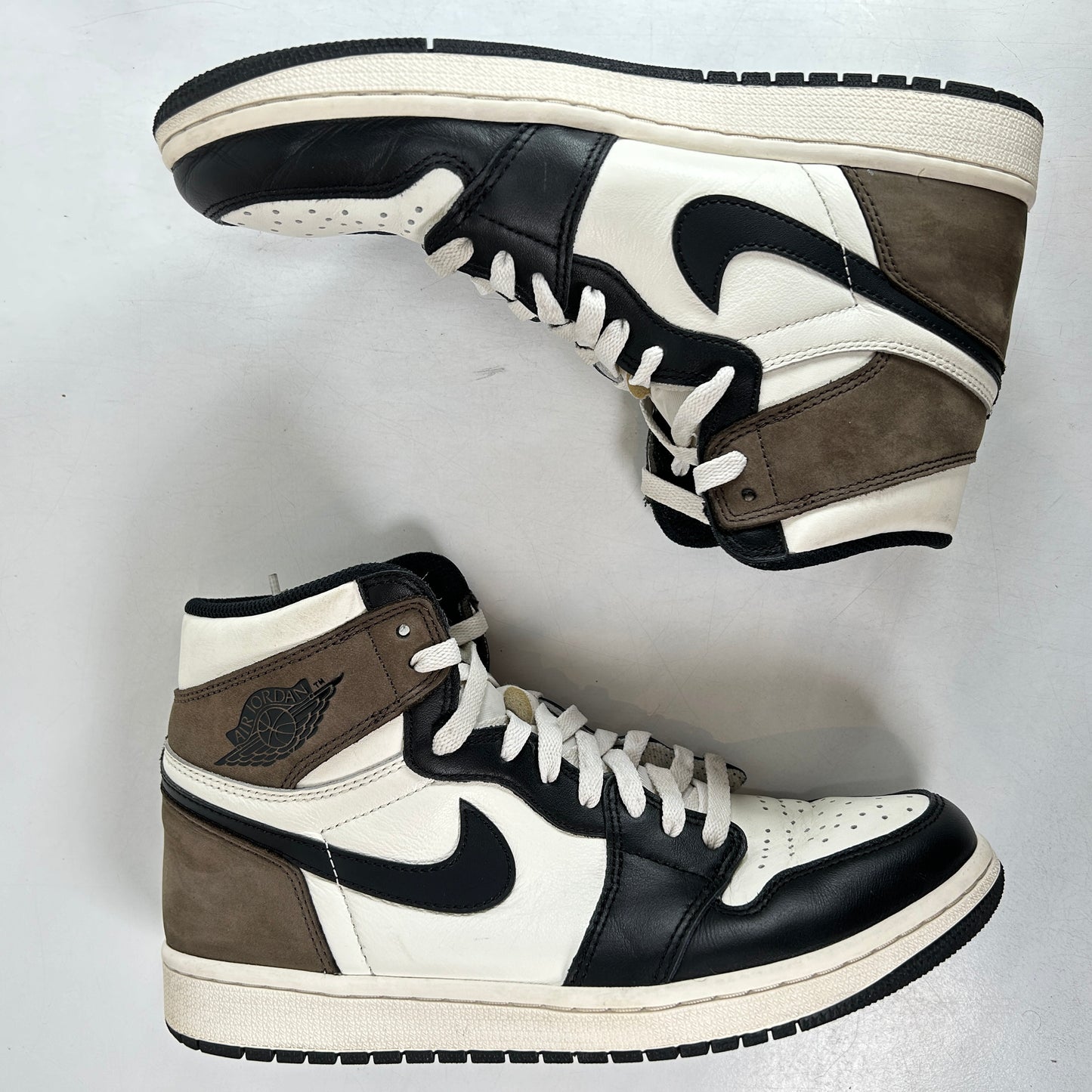 555088 105 Jordan 1 Mocha [USED] - 9 M (Used) (No Box2)