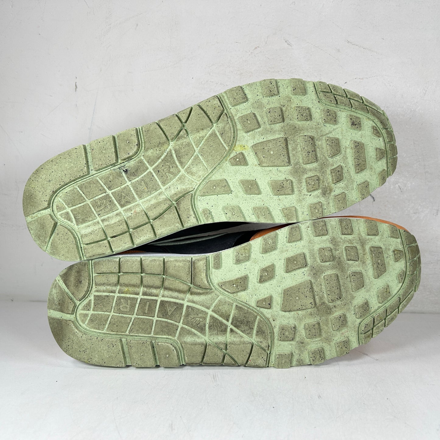 DZ0482 001 Nike Air Max 1 PRM Duck Honey Dew [USED] - 11.5 M (Used)