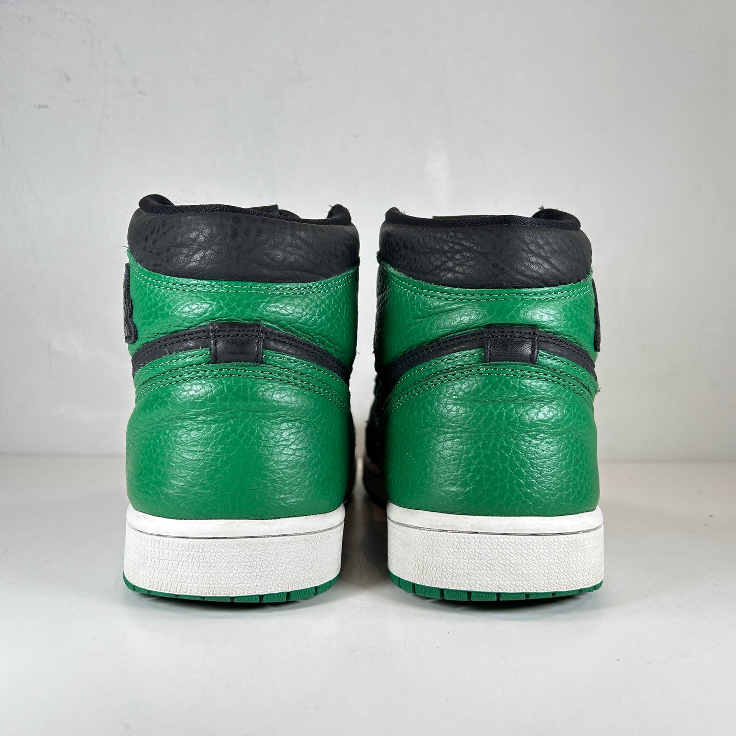 555088 030 Jordan 1 Pine Green 2.0 [USED] - 9.5 M (Used)