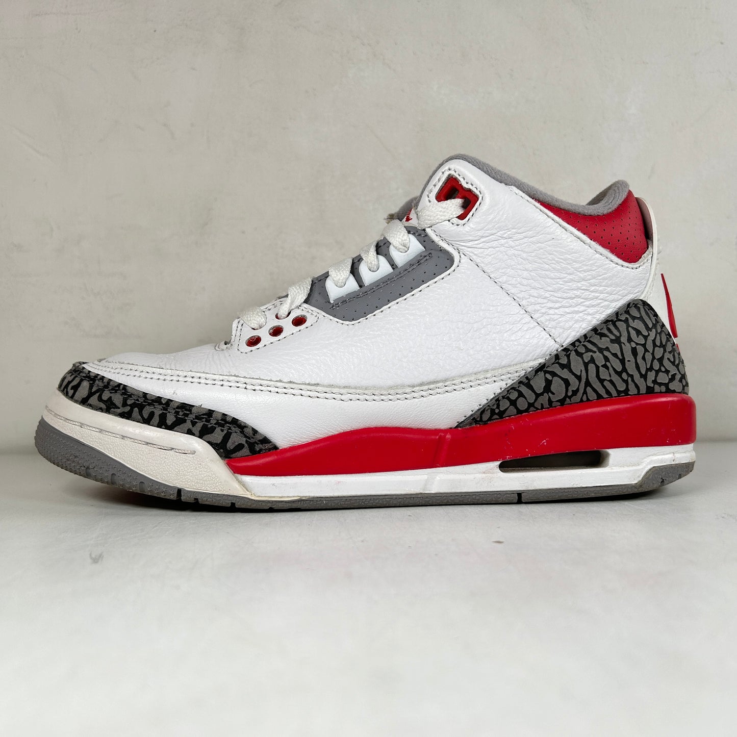 DM0967 160 Jordan 3 Retro Fire Red (2022) (GS) [USED] - 5.5 Y (Used)