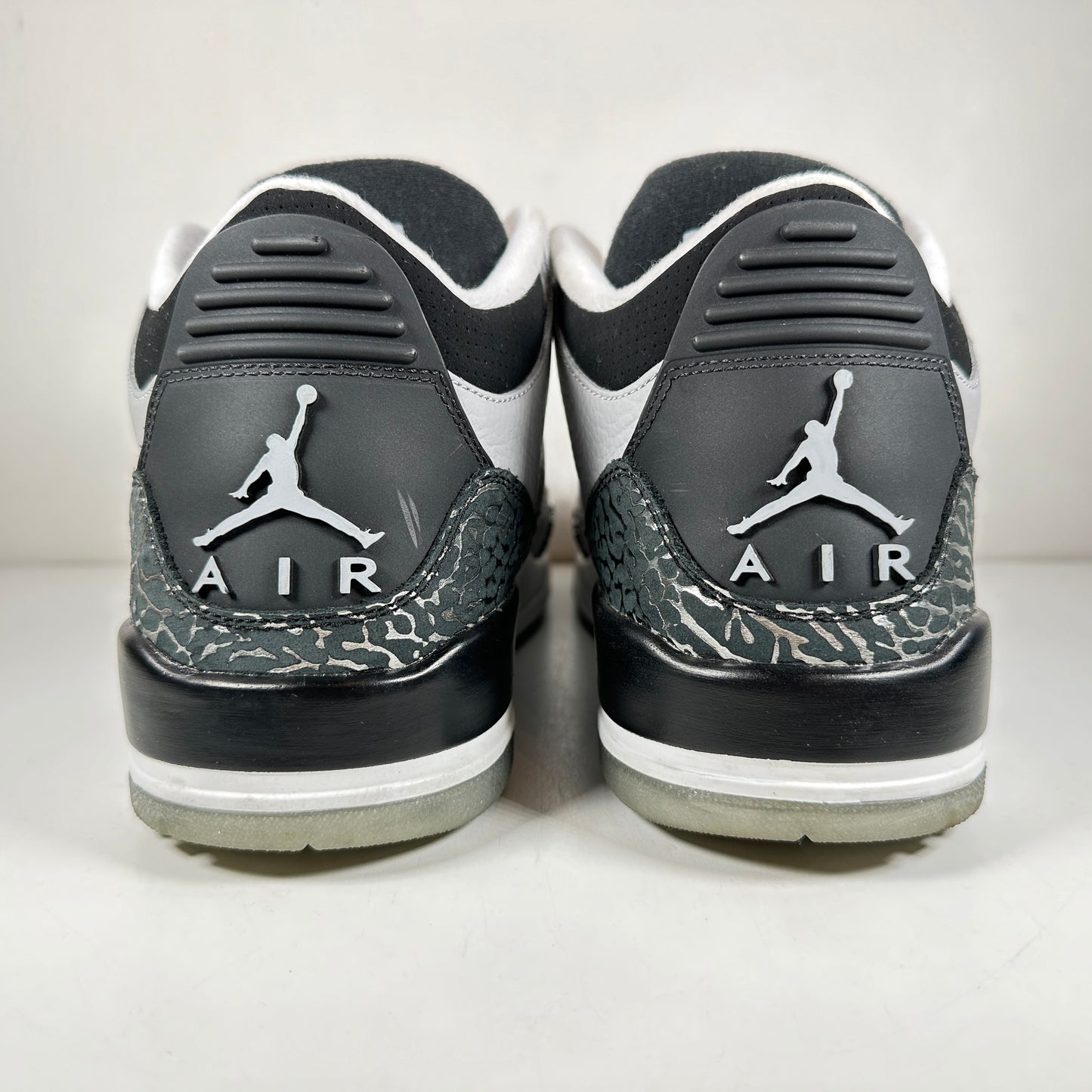 136064 004 Jordan 3 Retro Wolf Grey [USED] - 10.5 M (Used)