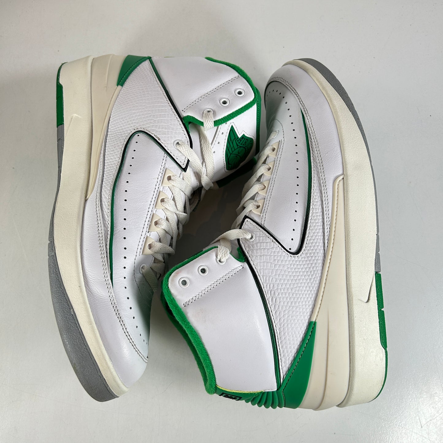 DR8884 103 Jordan 2 Retro Lucky Green - 11 M (Used)