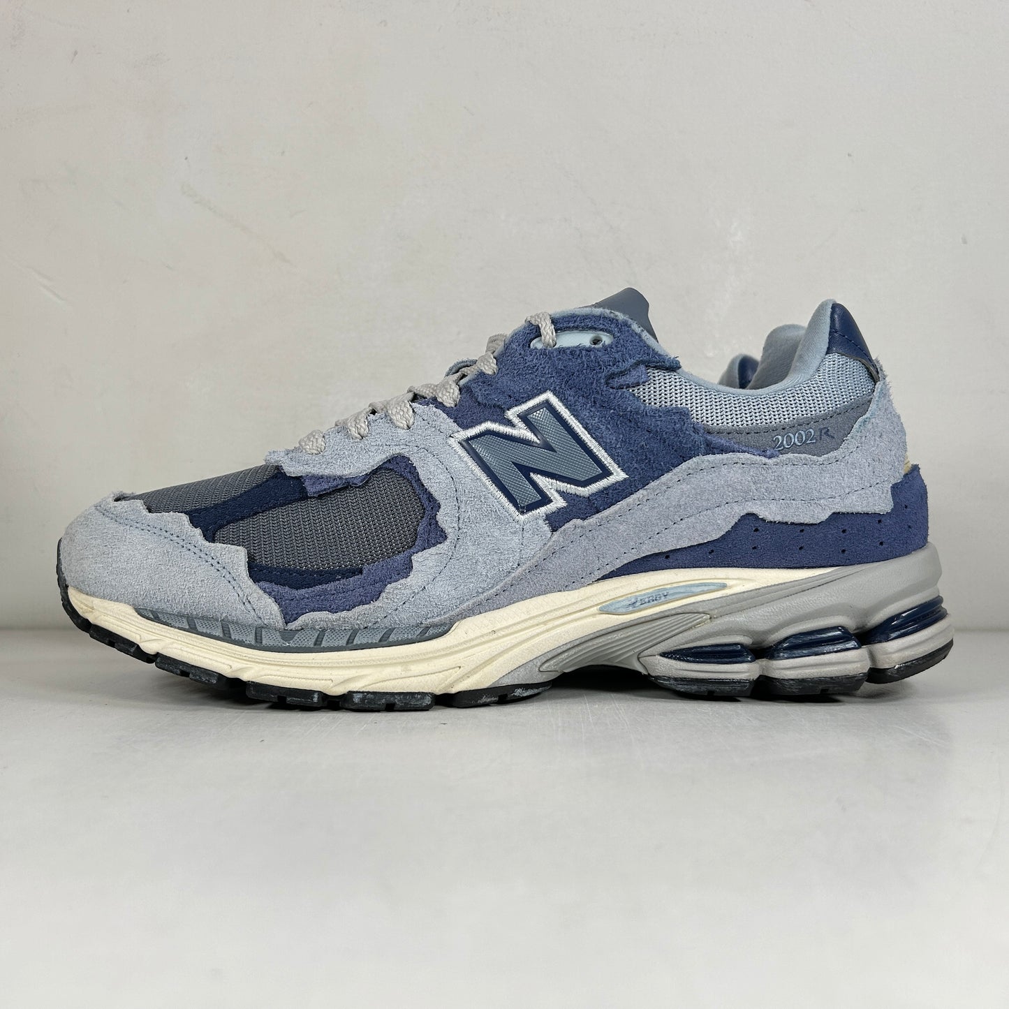 M2002RDI New Balance 2002R Protection Pack Light Arctic Grey Purple [USED] - 11 M (Used)