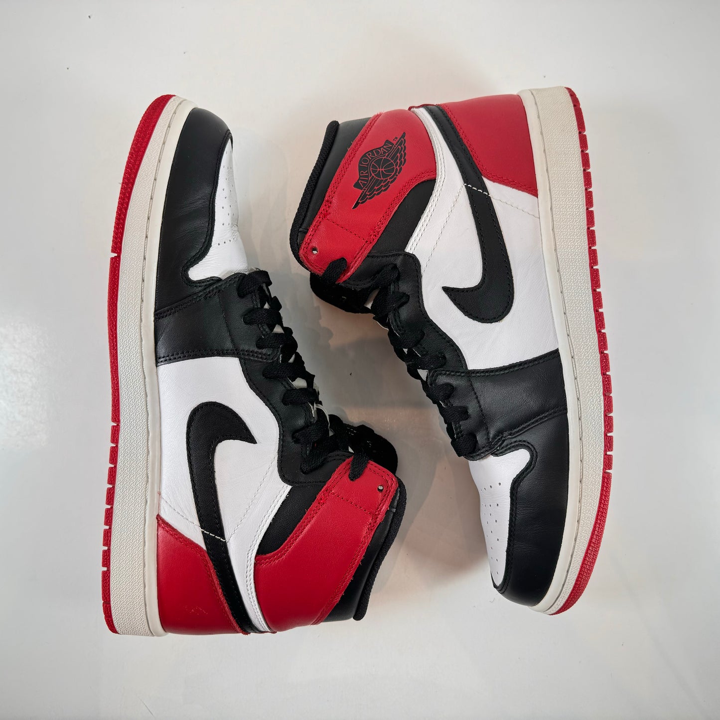 555088 184 Jordan 1 Retro Black Toe (2013) [USED] - 10.5 M (Used)