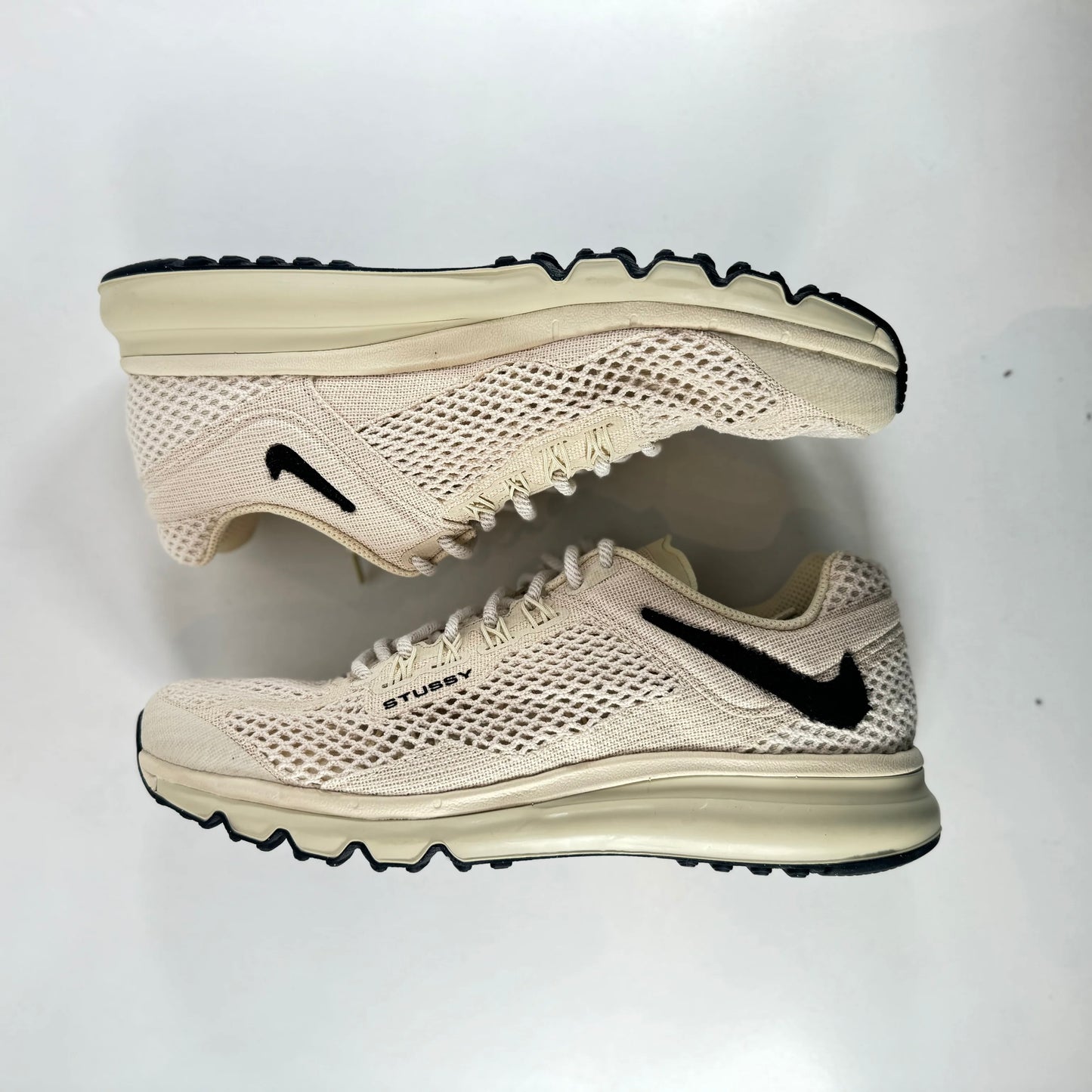 DM6447 200 Nike Air Max 2013 Stussy Fossil [USED] - 10.5 M (VNDS)